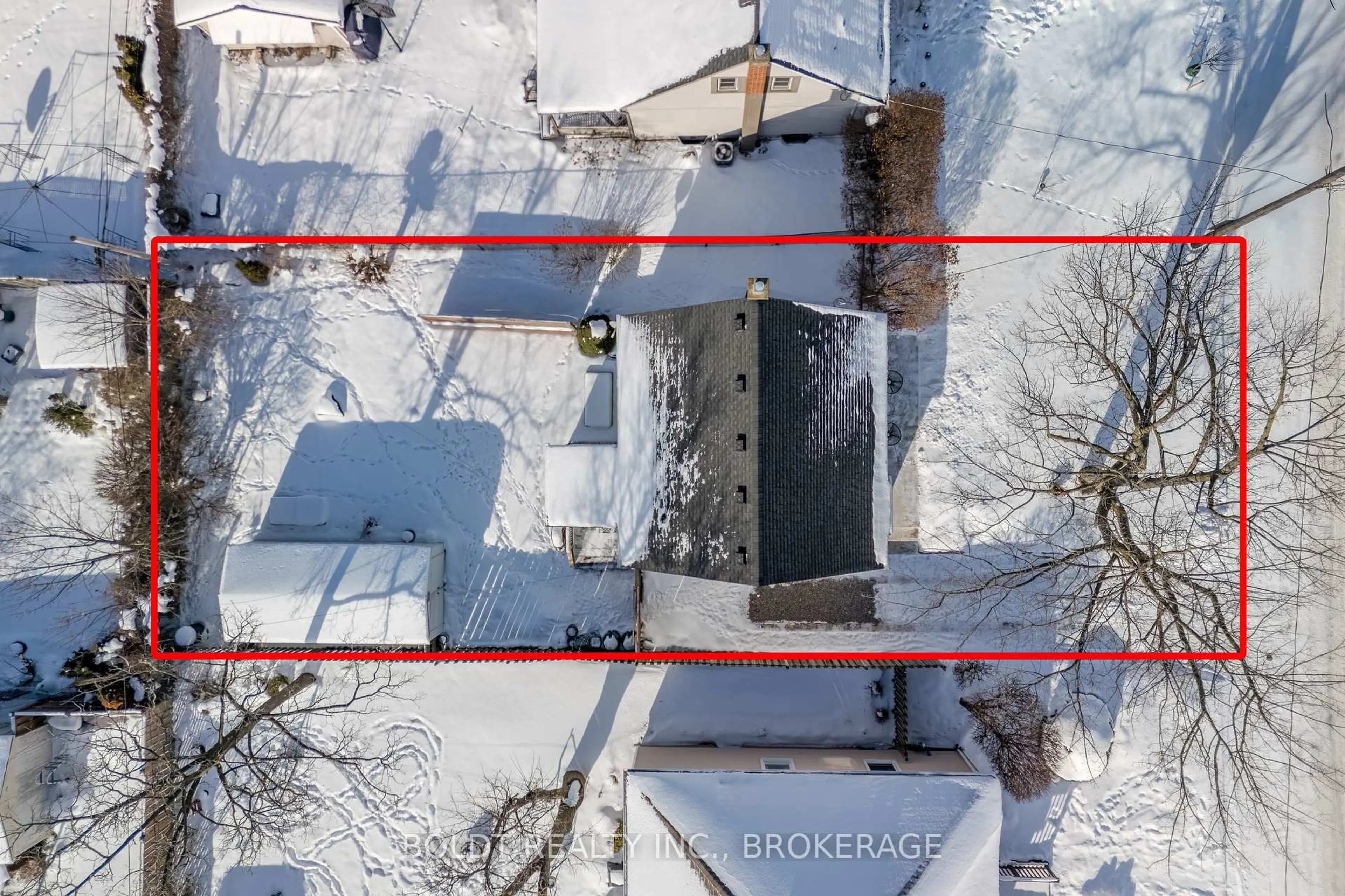 A pic from outside/outdoor area/front of a property/back of a property/a pic from drone, unknown for 12 Princess St, St. Catharines Ontario L2P 2P9