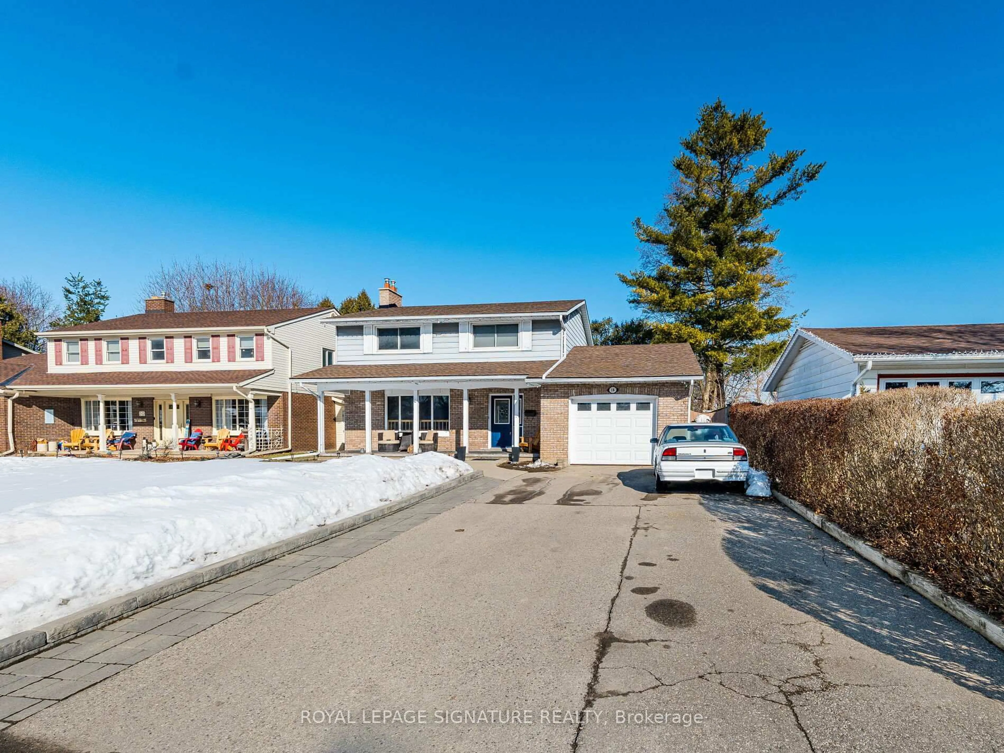 A pic from outside/outdoor area/front of a property/back of a property/a pic from drone, street for 16 Alderwood Cres, Cambridge Ontario N1S 3T1