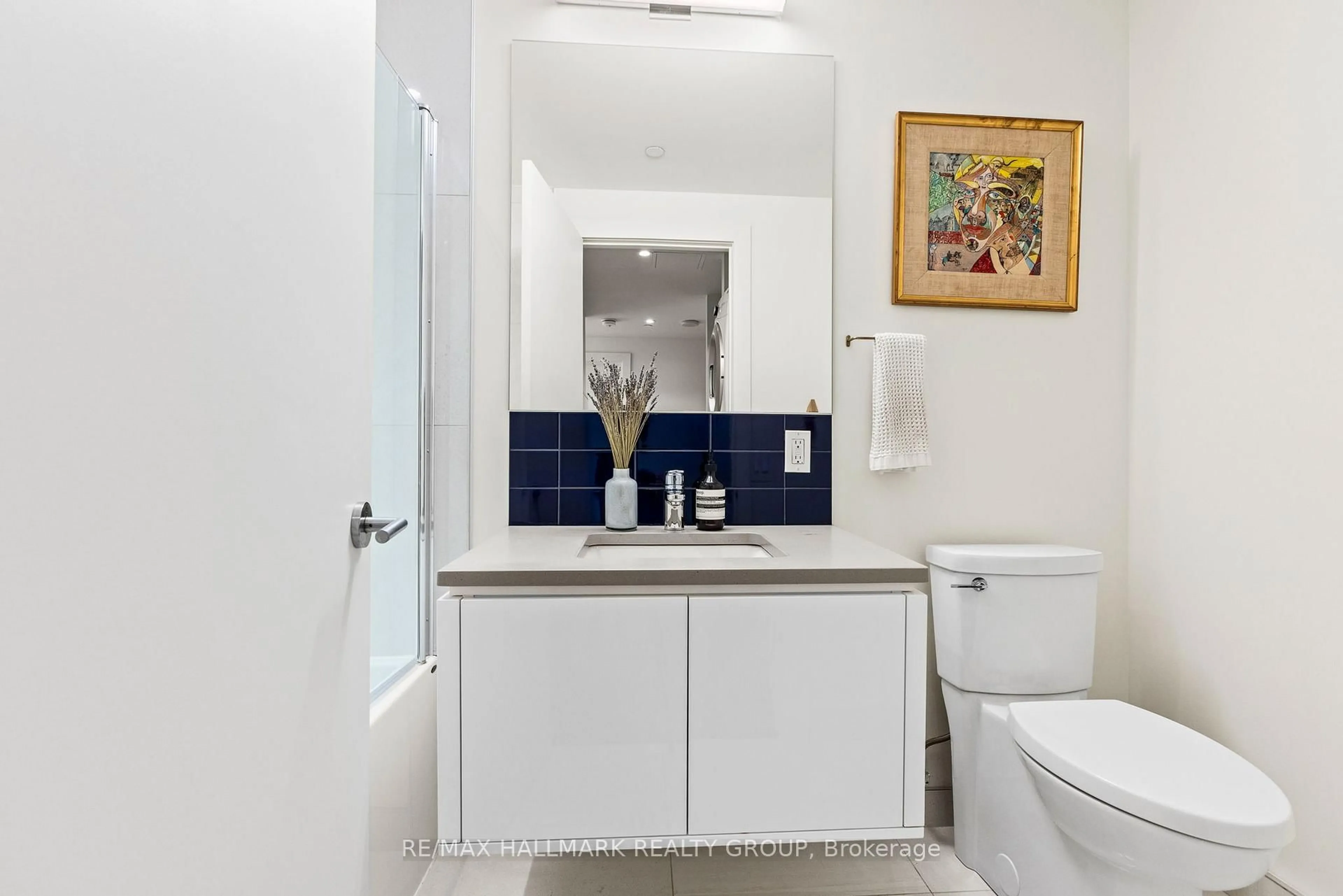 Standard bathroom, ceramic/tile floor for 135 Barrette St #207, Ottawa Ontario K1L 7Z9
