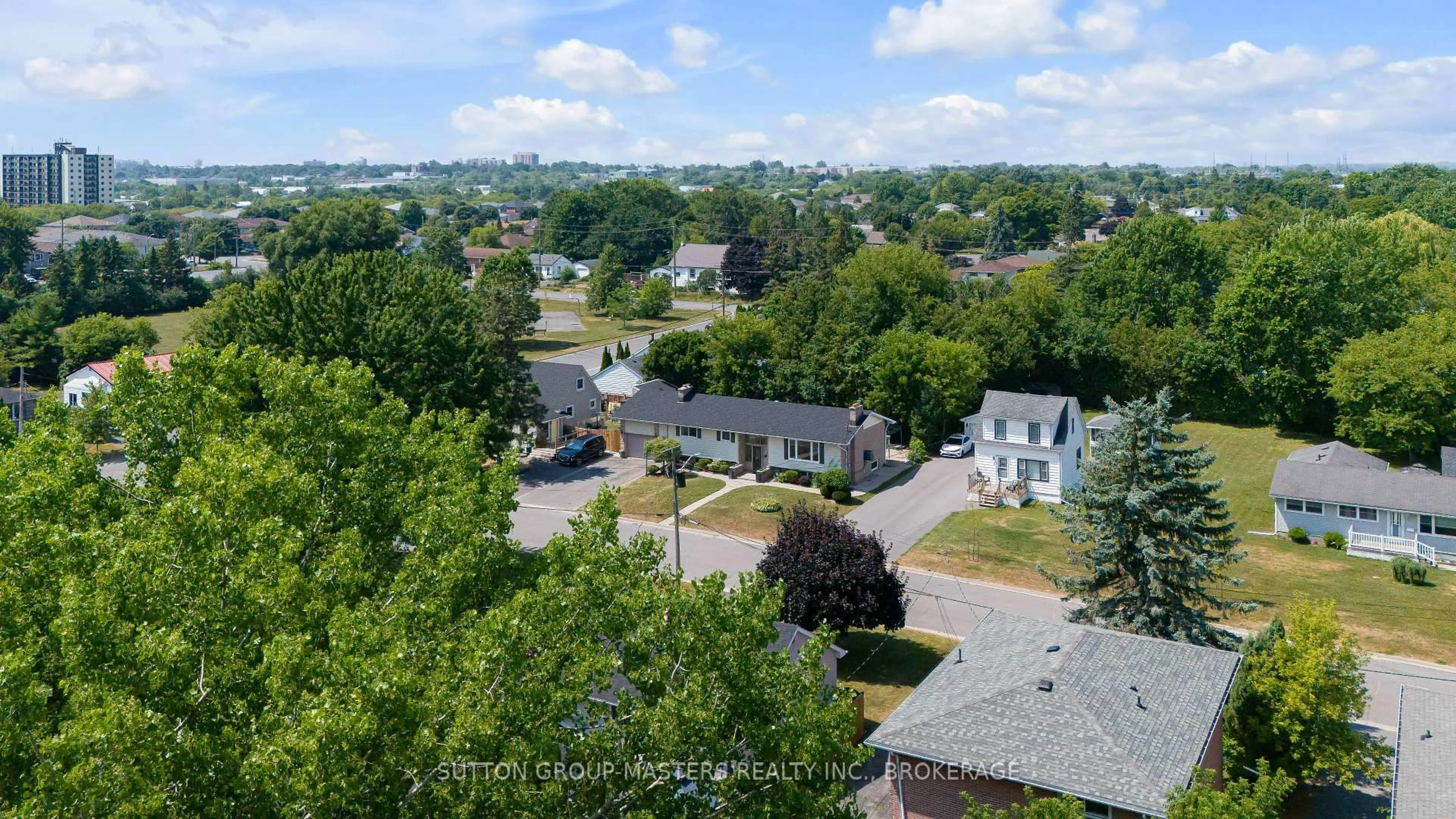 A pic from outside/outdoor area/front of a property/back of a property/a pic from drone, city buildings view from balcony for 14 Baker St, Kingston Ontario K7K 4Z3