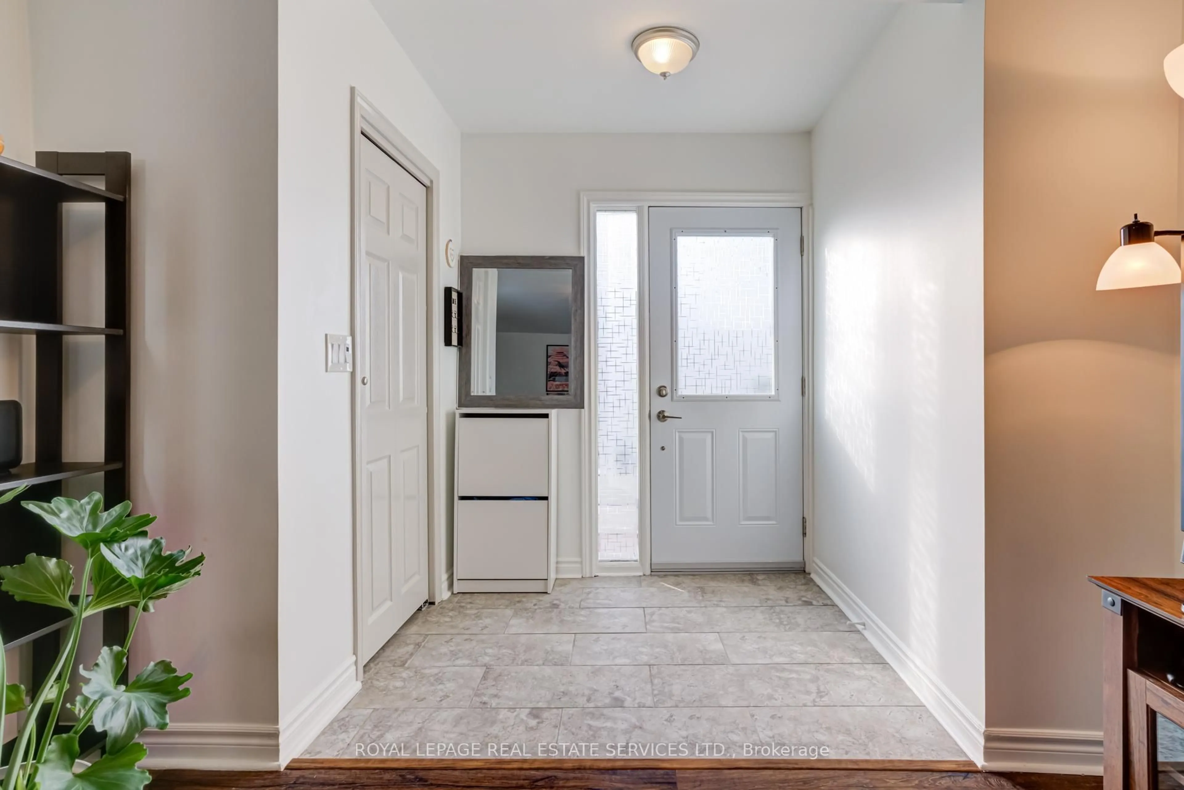 Indoor entryway for 36 Harmony Ave, Hamilton Ontario L8H 4X2
