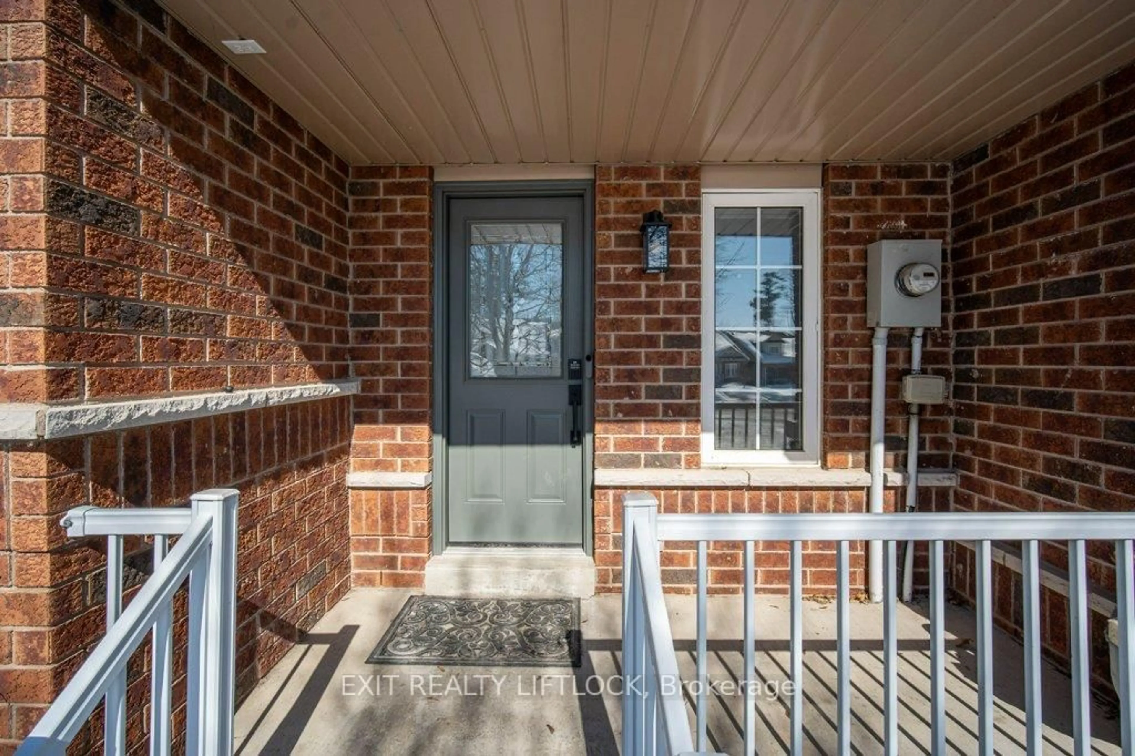 Indoor entryway for 1418 Hancox Crt, Peterborough Ontario K9K 2M2