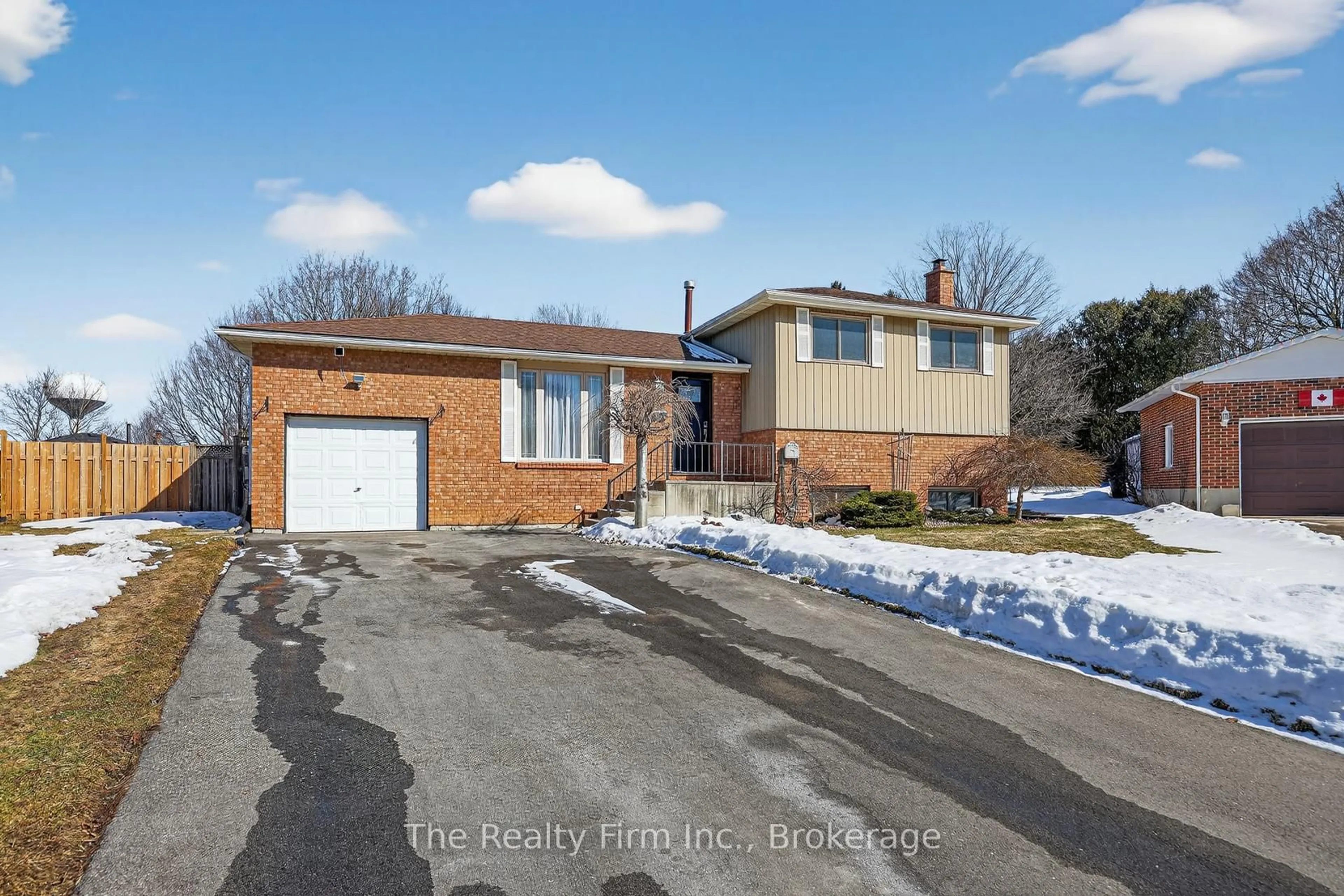 Home with brick exterior material, street for 14 Linden Pl, Ingersoll Ontario N5C 3S7