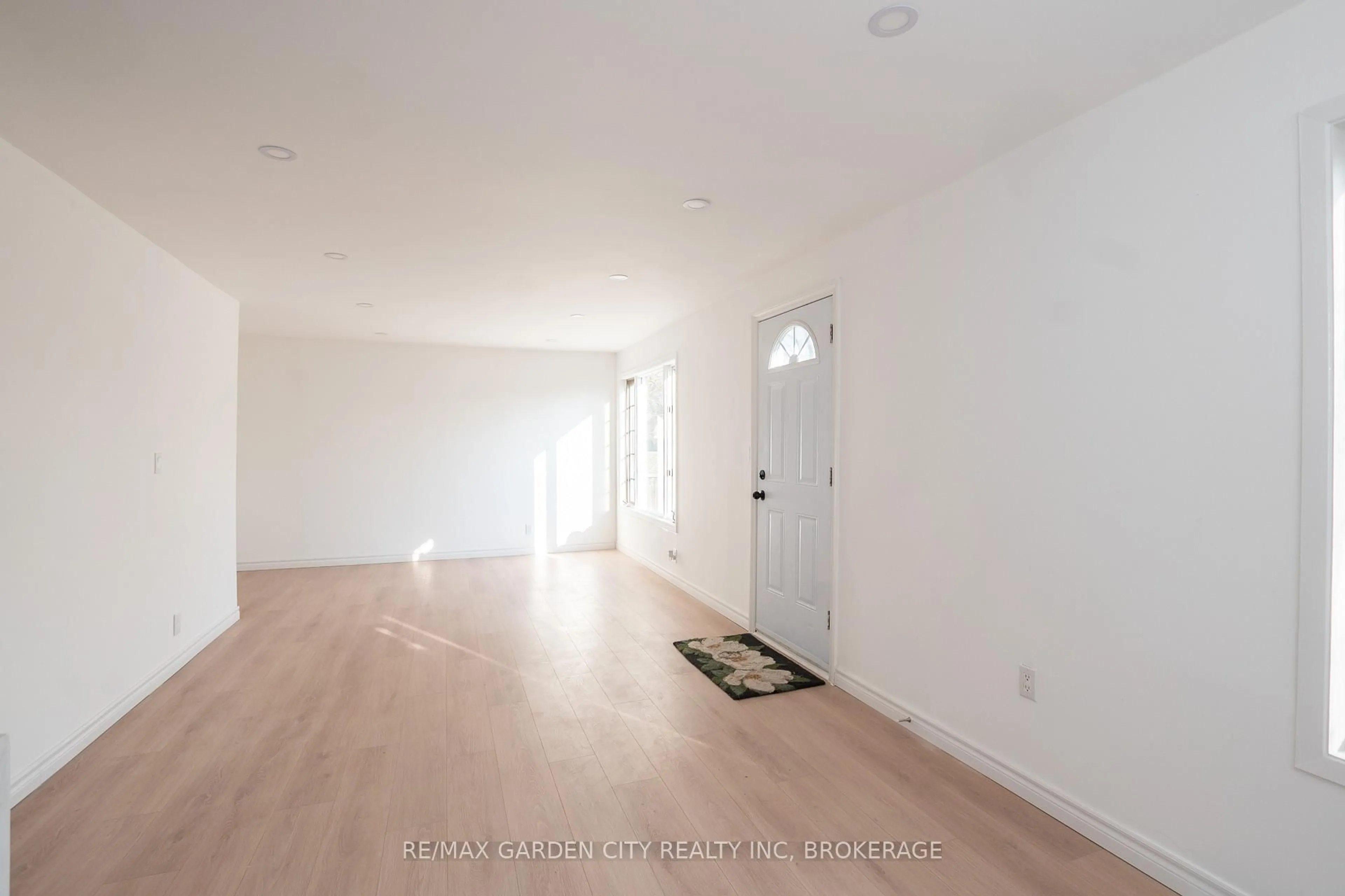 Unknown for 9 Fir Ave, St. Catharines Ontario L2P 1B6