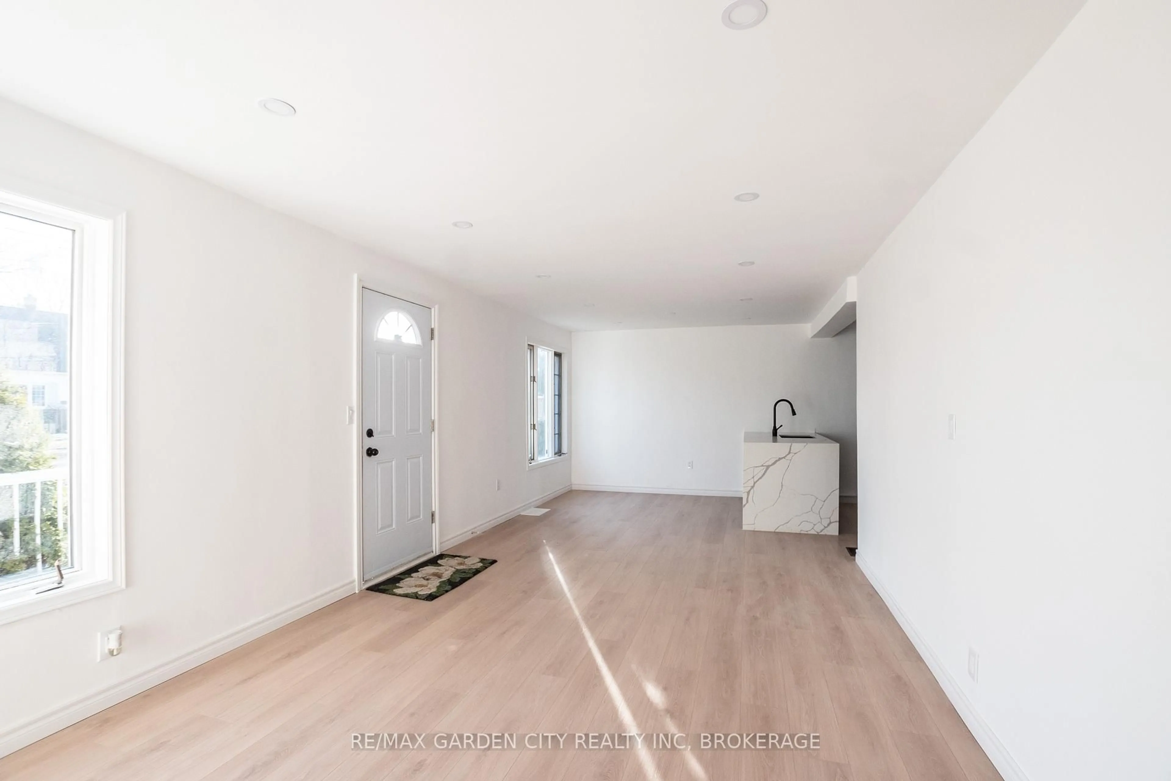 A pic of a room for 9 Fir Ave, St. Catharines Ontario L2P 1B6