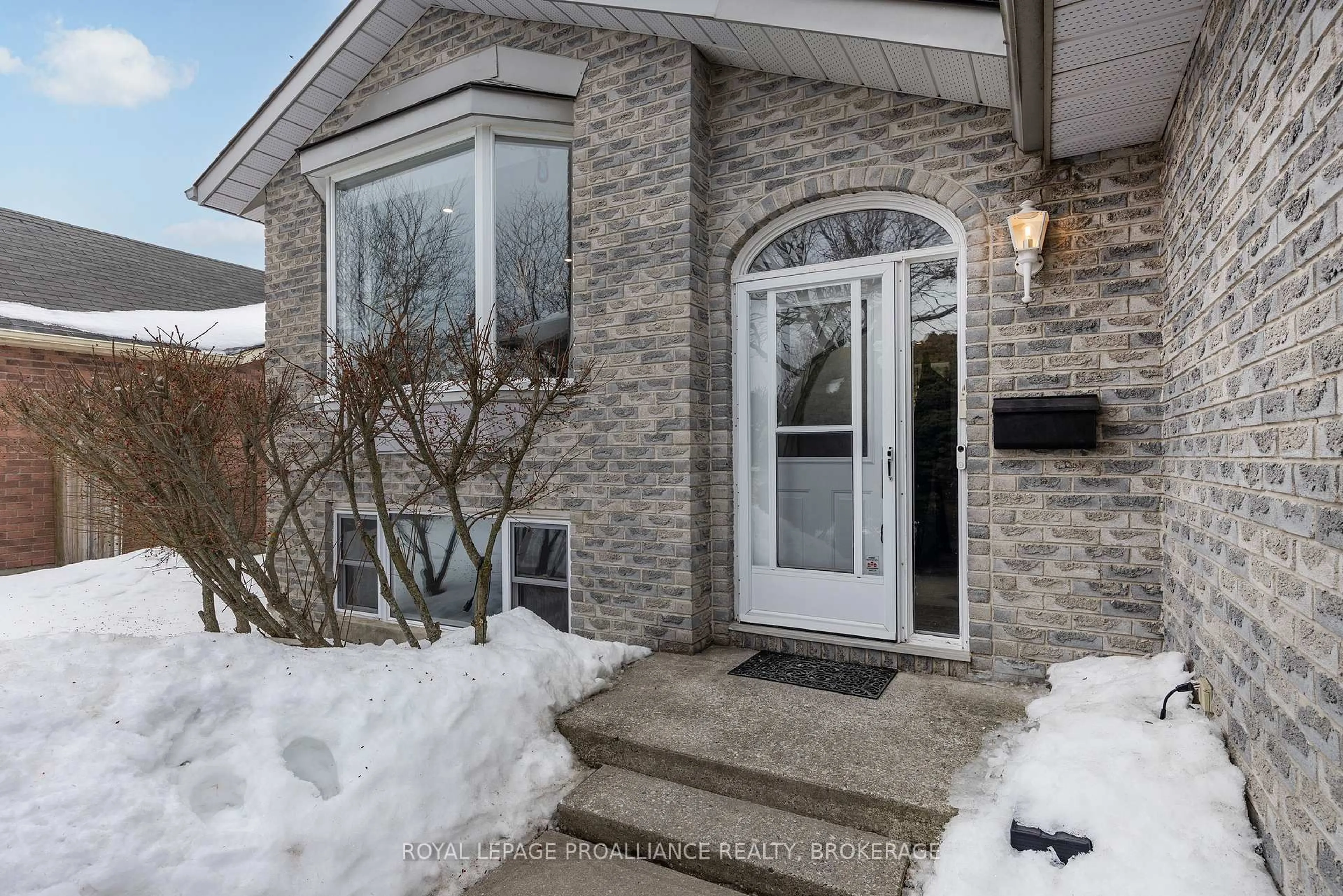 Unknown for 719 Muirfield Cres, Kingston Ontario K7M 8E6