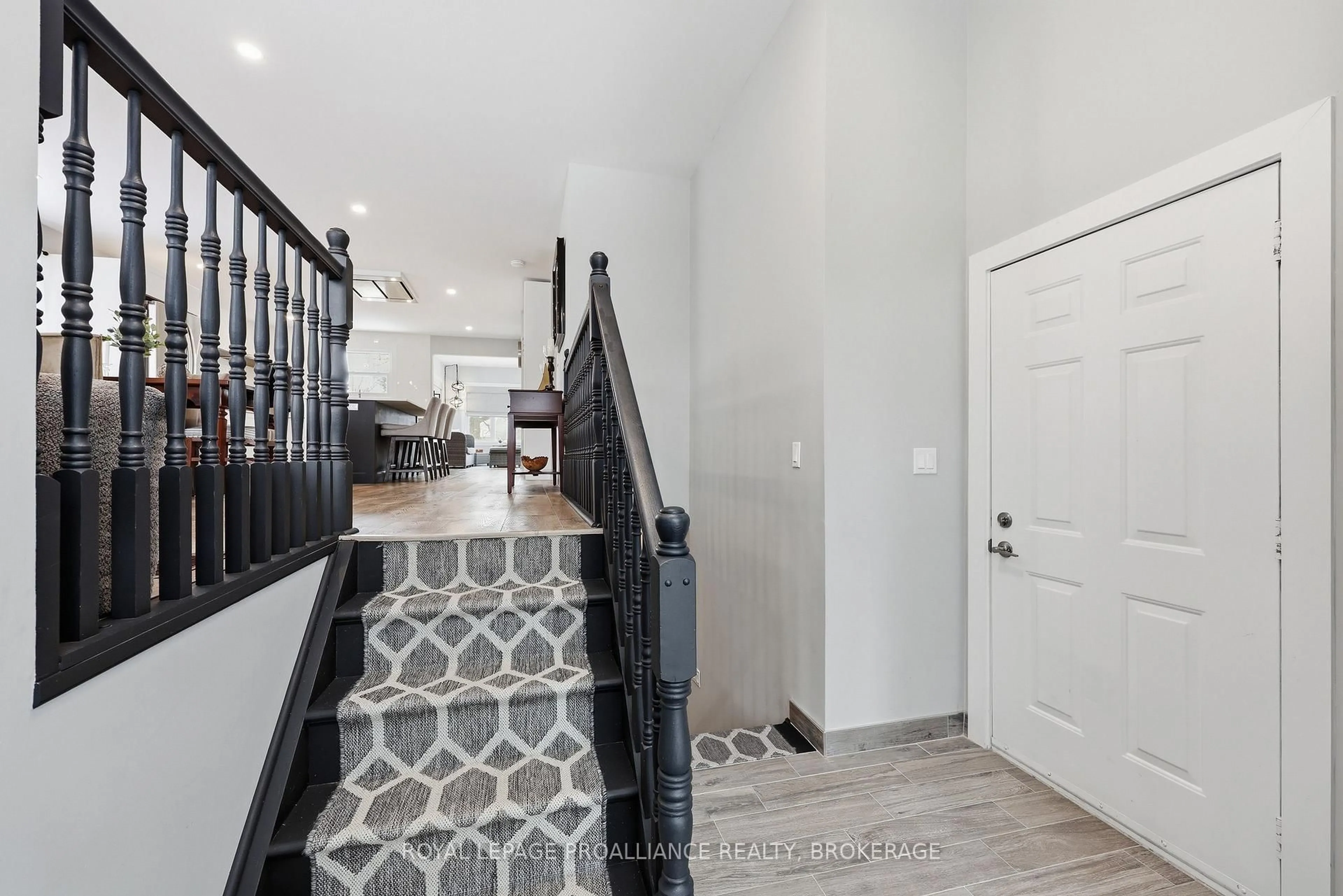Indoor entryway for 719 Muirfield Cres, Kingston Ontario K7M 8E6