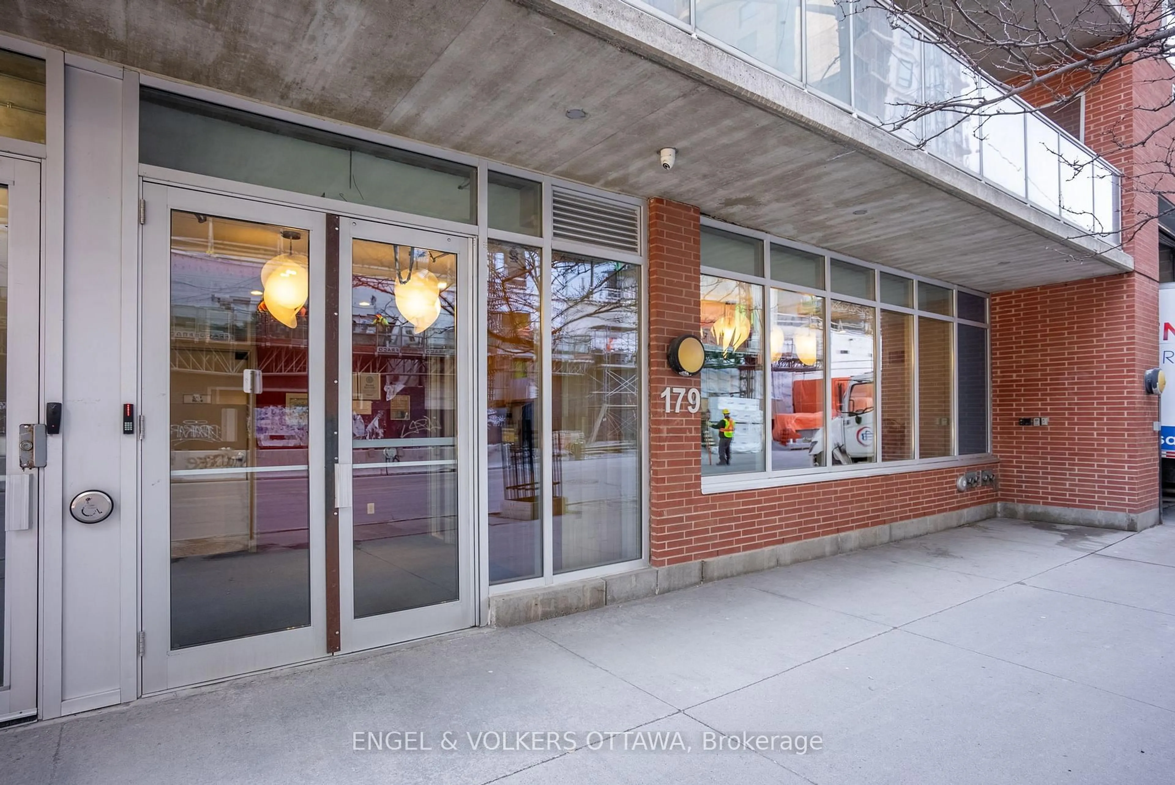 Indoor foyer for 179 George St #803, Ottawa Ontario K1N 1J8