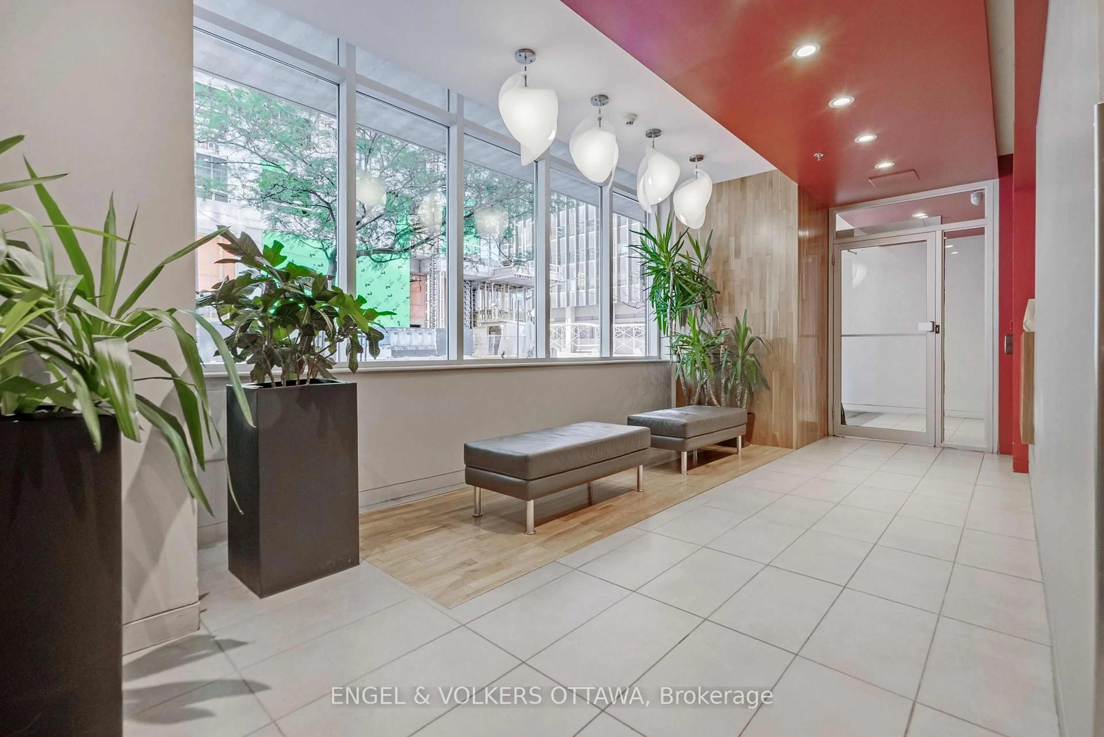 Indoor foyer for 179 George St #803, Ottawa Ontario K1N 1J8