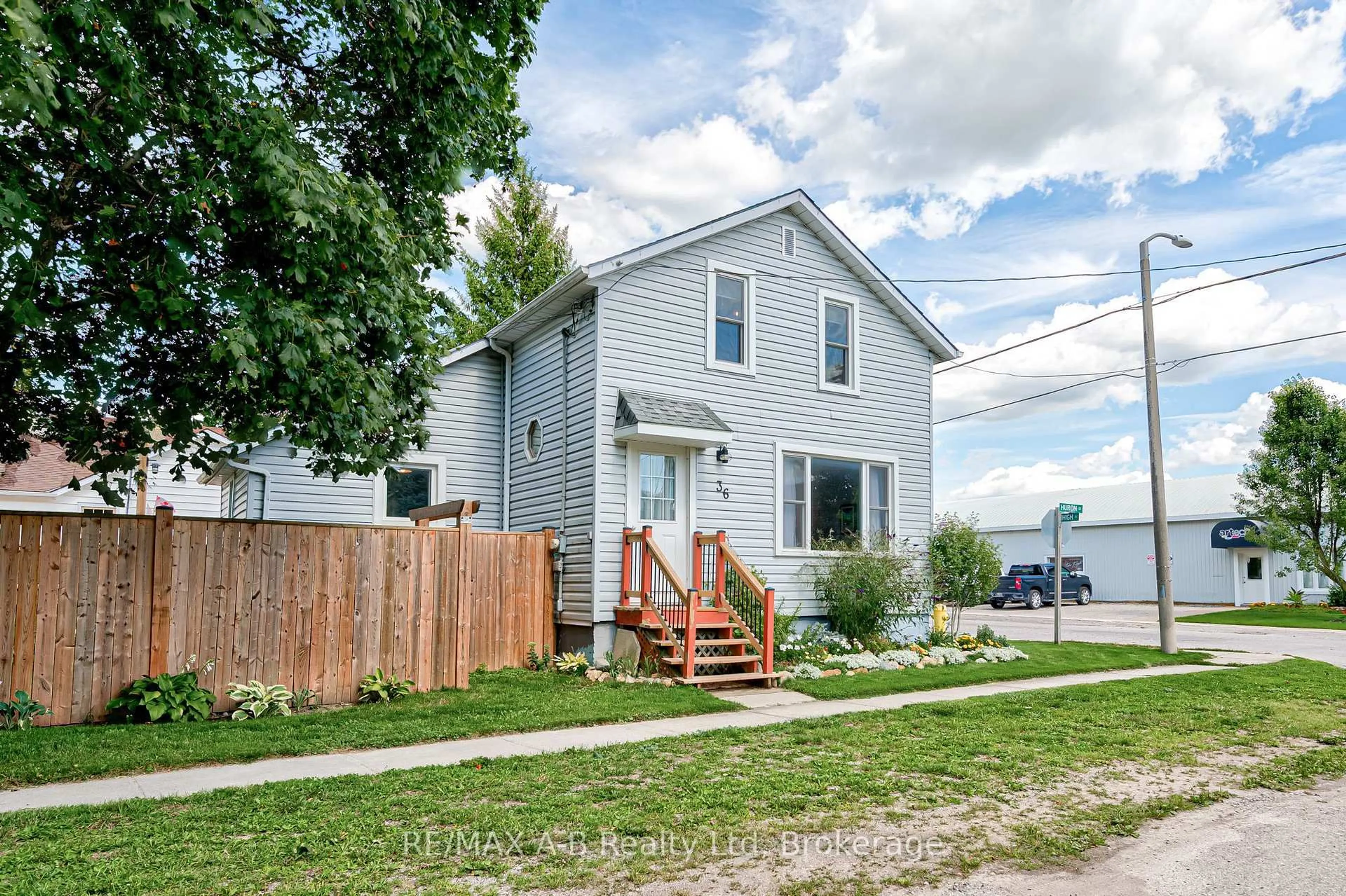 Unknown for 36 Huron St, Huron East Ontario N0K 1W0