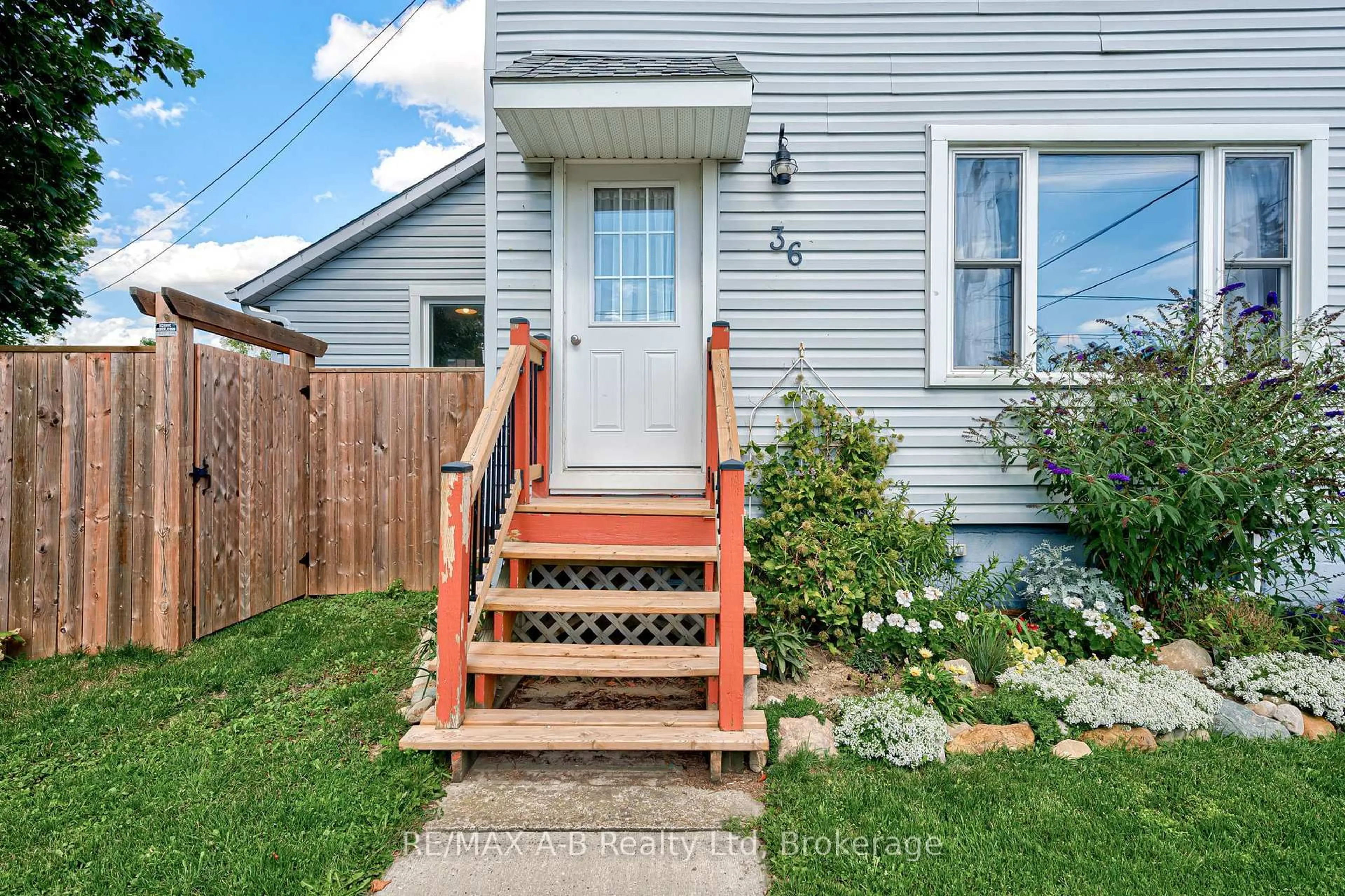 Unknown for 36 Huron St, Huron East Ontario N0K 1W0