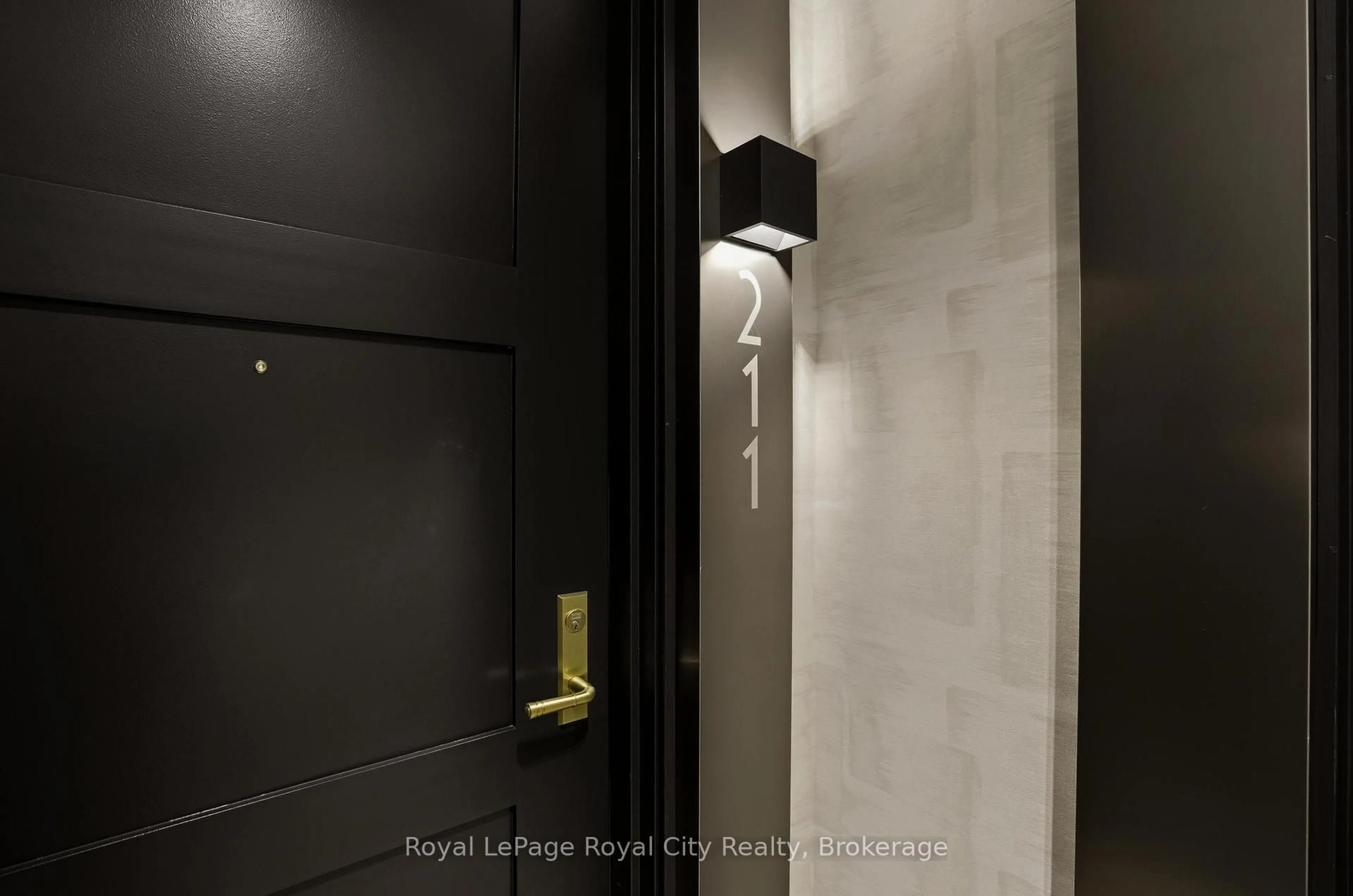 Indoor foyer for 6523 Wellington 7 Rd #211, Centre Wellington Ontario N0B 1S0