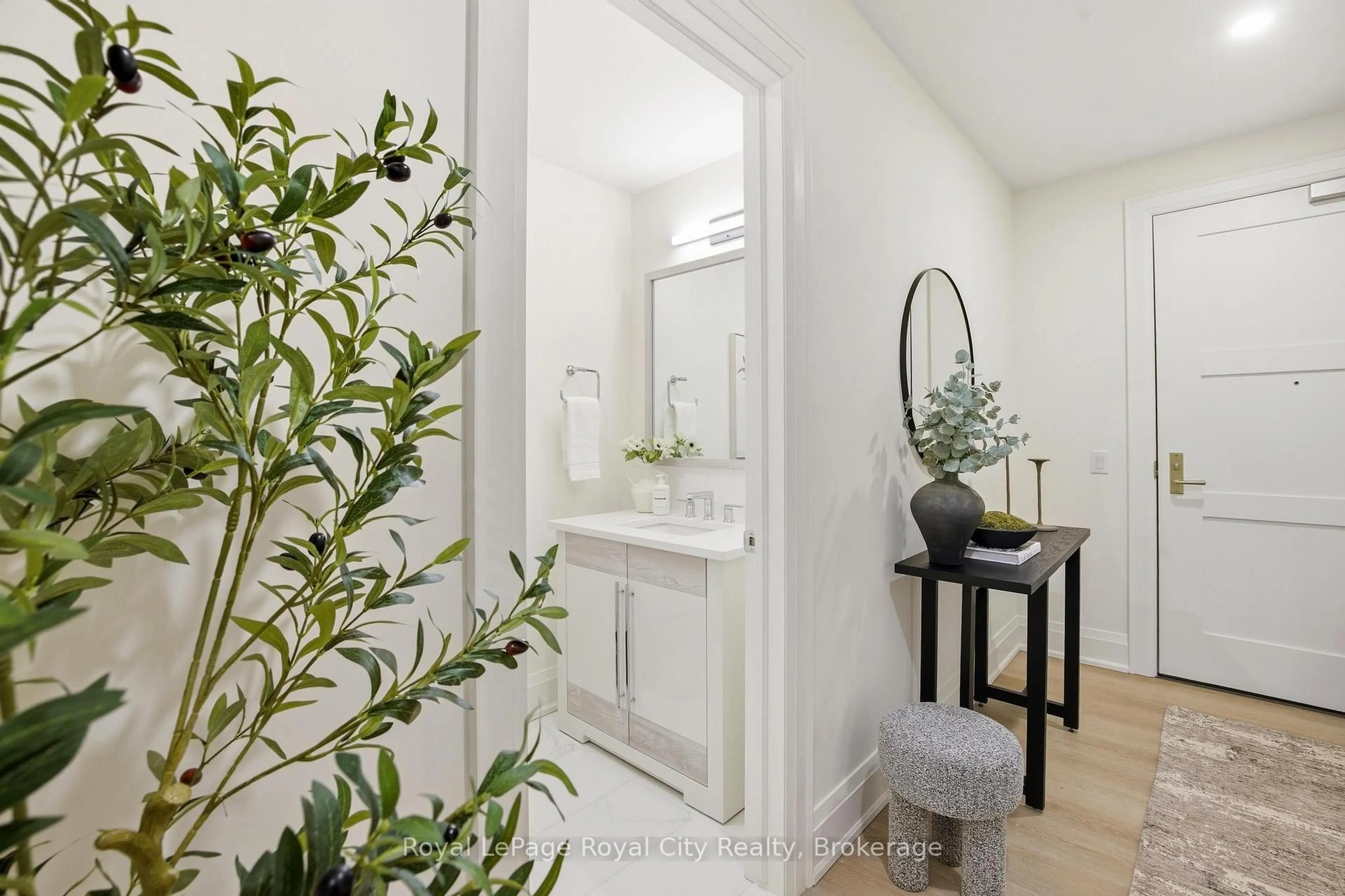 Indoor entryway for 6523 Wellington 7 Rd #211, Centre Wellington Ontario N0B 1S0