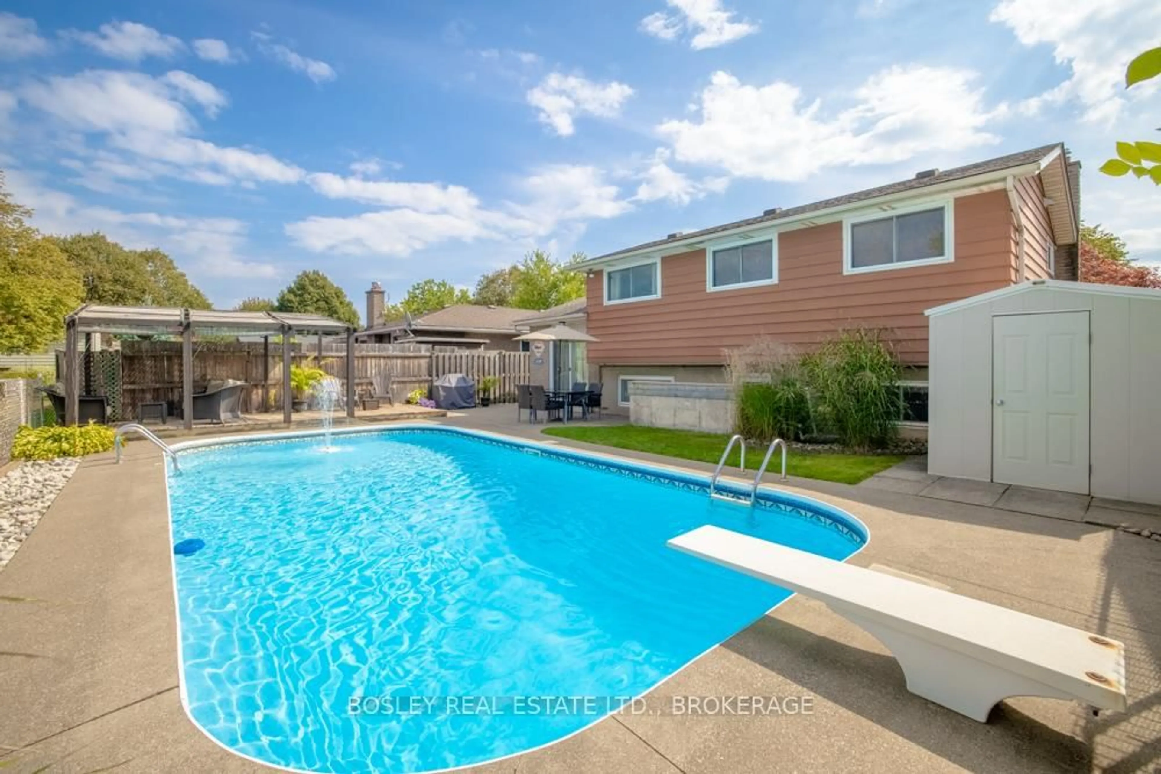 Pool for 5609 Fredonia Dr, Niagara Falls Ontario L2J 3N1