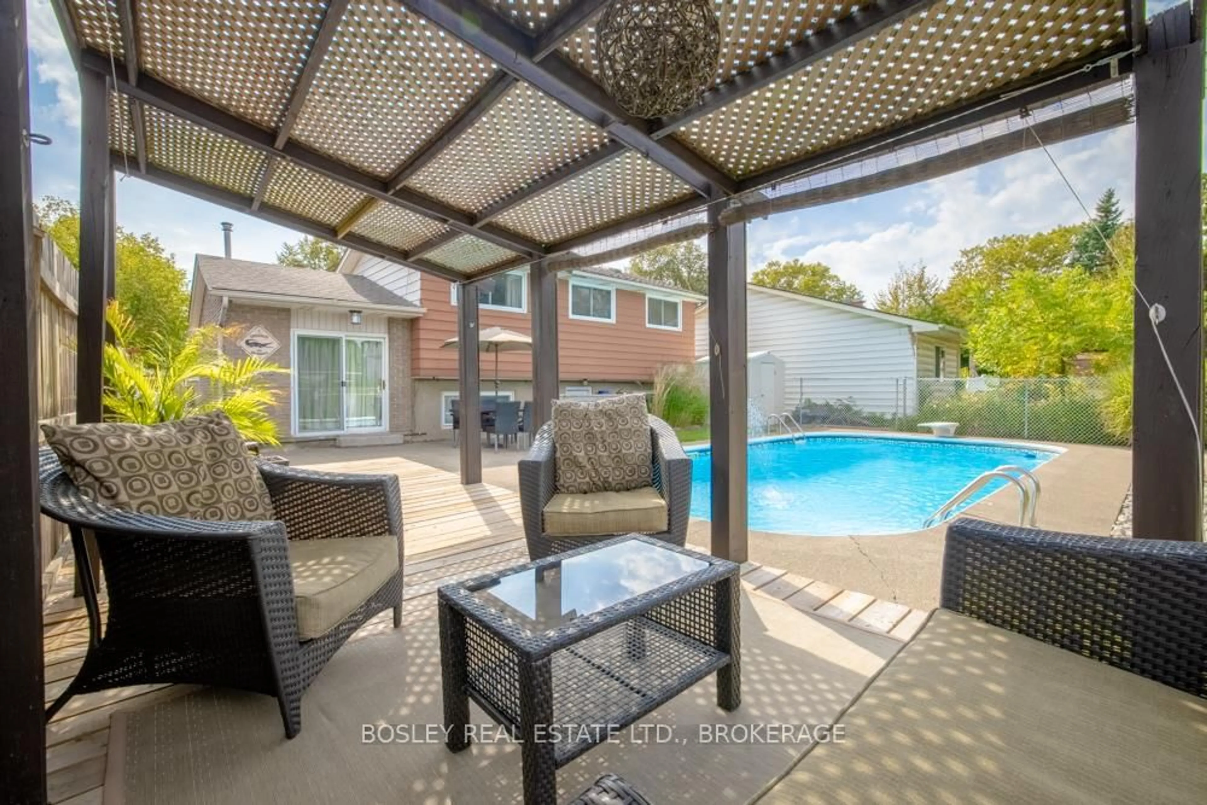 Patio, street for 5609 Fredonia Dr, Niagara Falls Ontario L2J 3N1