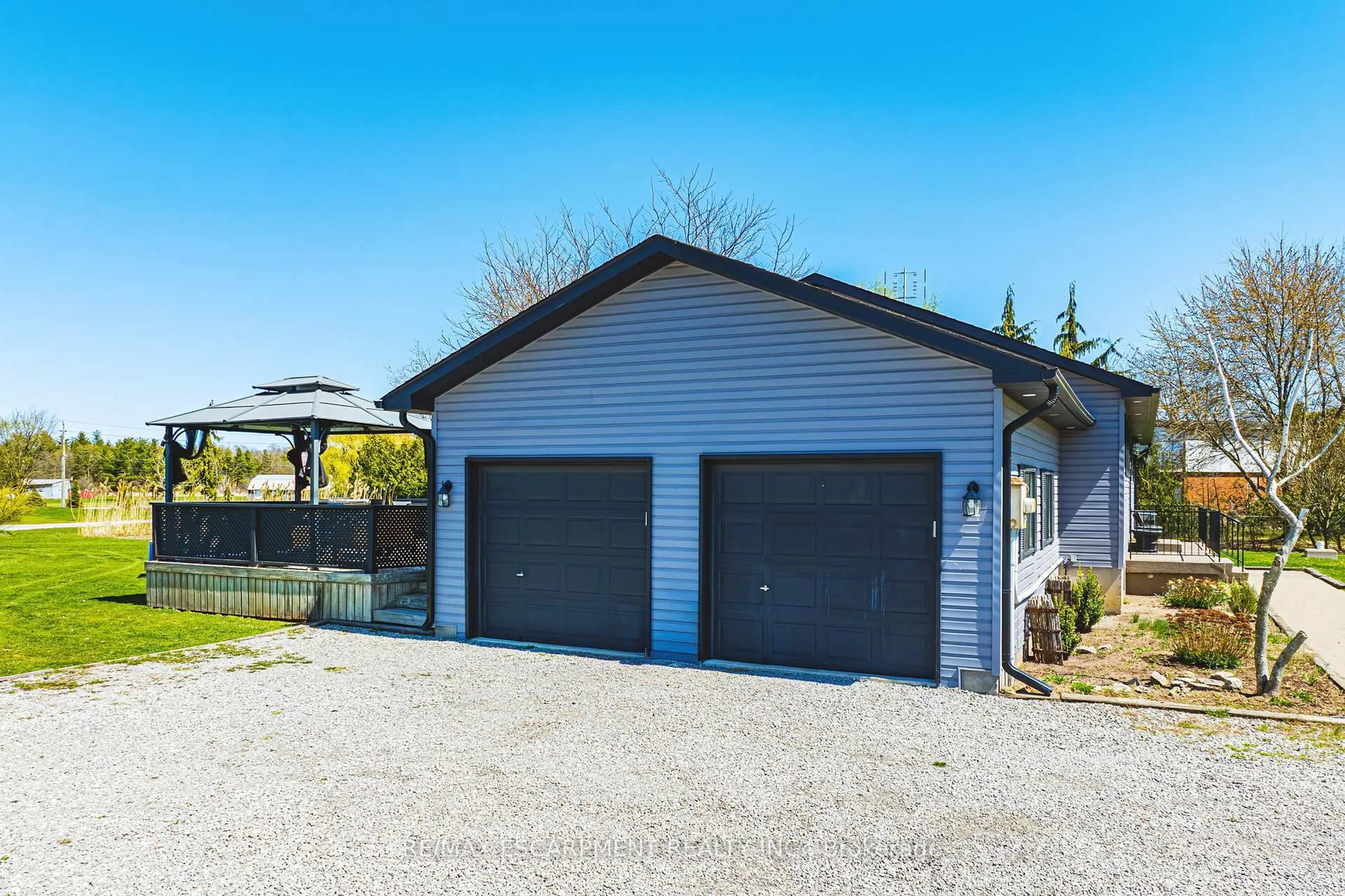 Indoor garage for 1796 Penny Lane, West Lincoln Ontario L0R 1E0