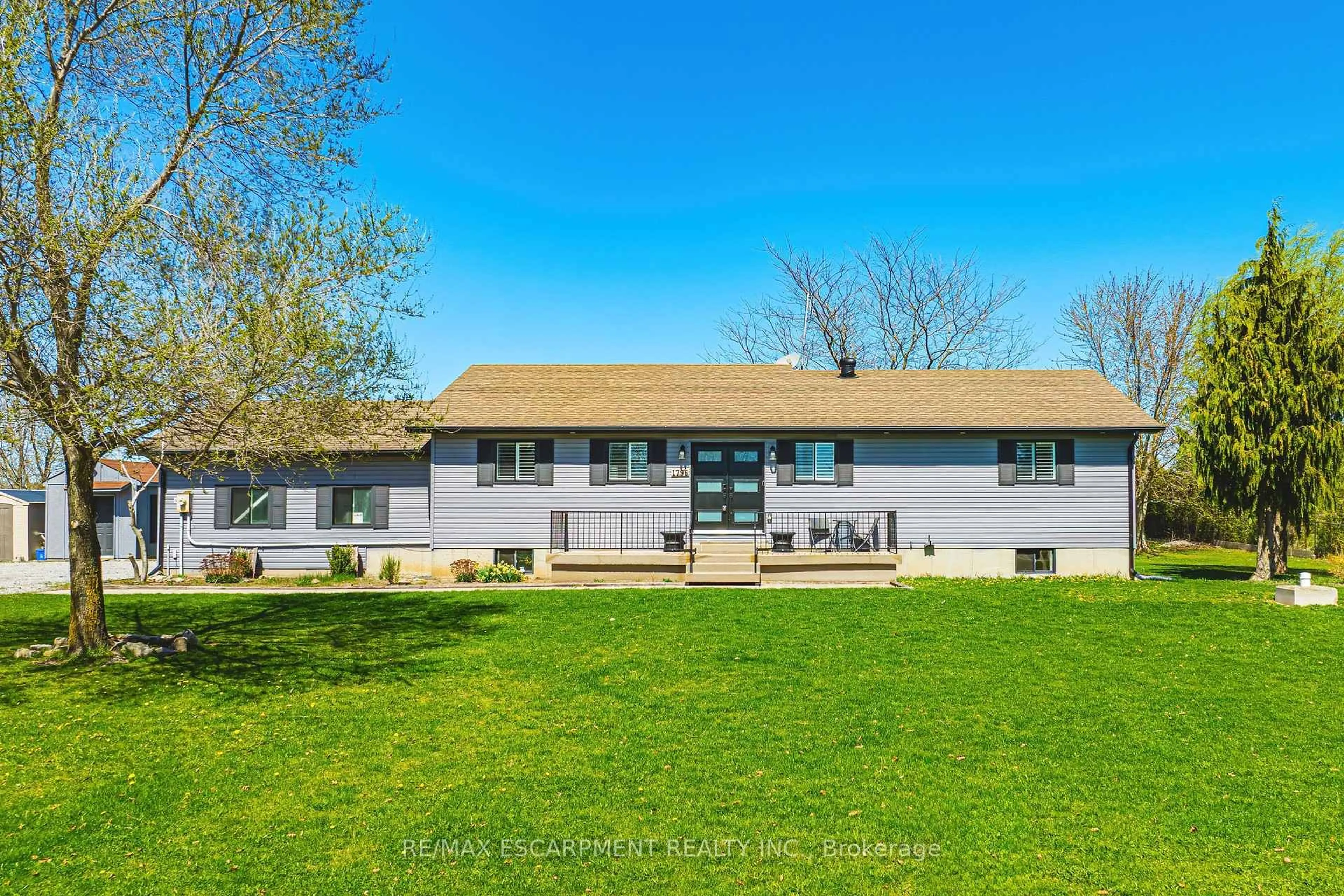 Home with vinyl exterior material, water/lake/river/ocean view for 1796 Penny Lane, West Lincoln Ontario L0R 1E0