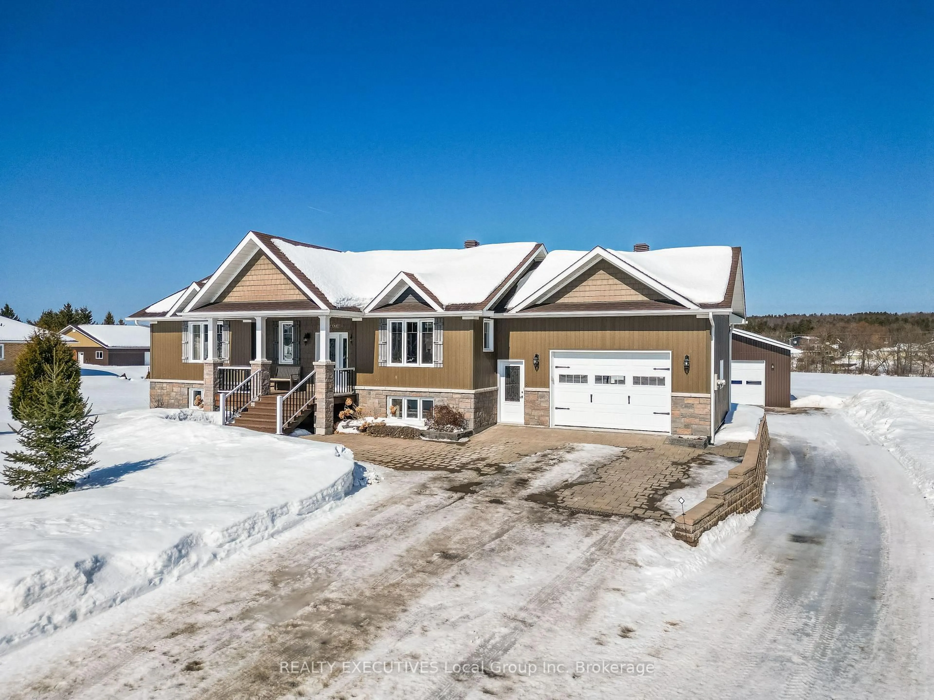 Home with brick exterior material, street for 933 Betty Rd, West Nipissing Ontario P0H 2M0