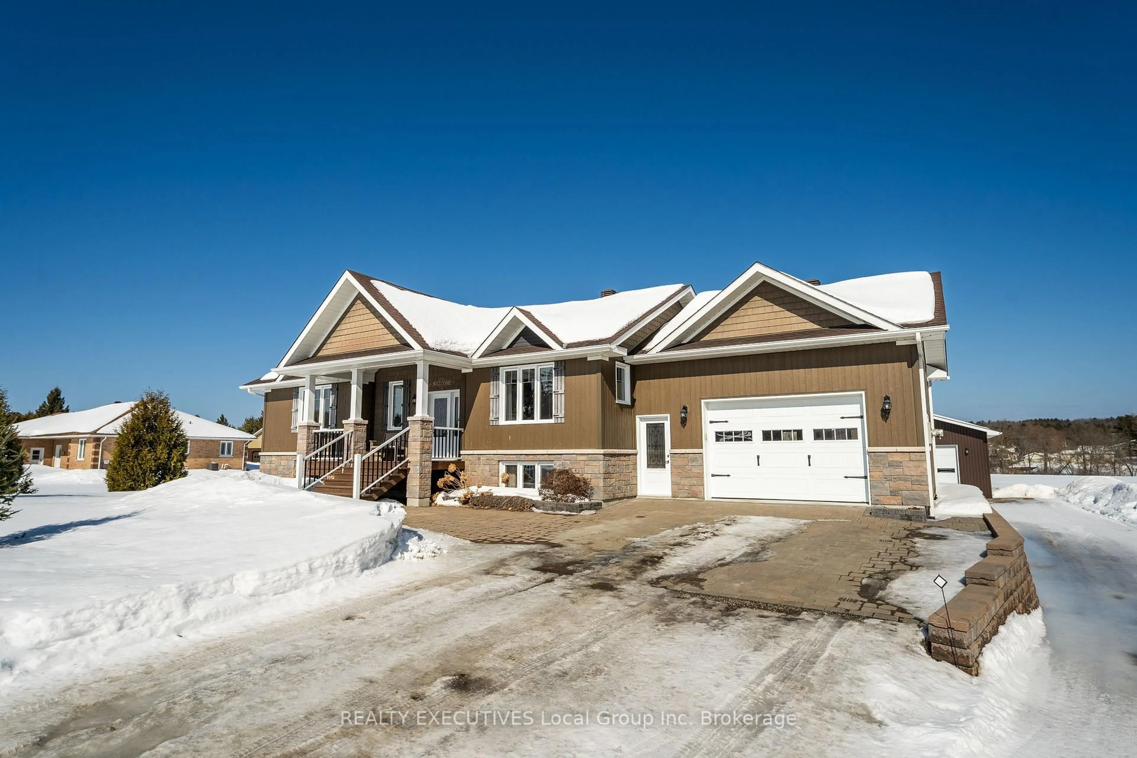 Home with brick exterior material, street for 933 Betty Rd, West Nipissing Ontario P0H 2M0