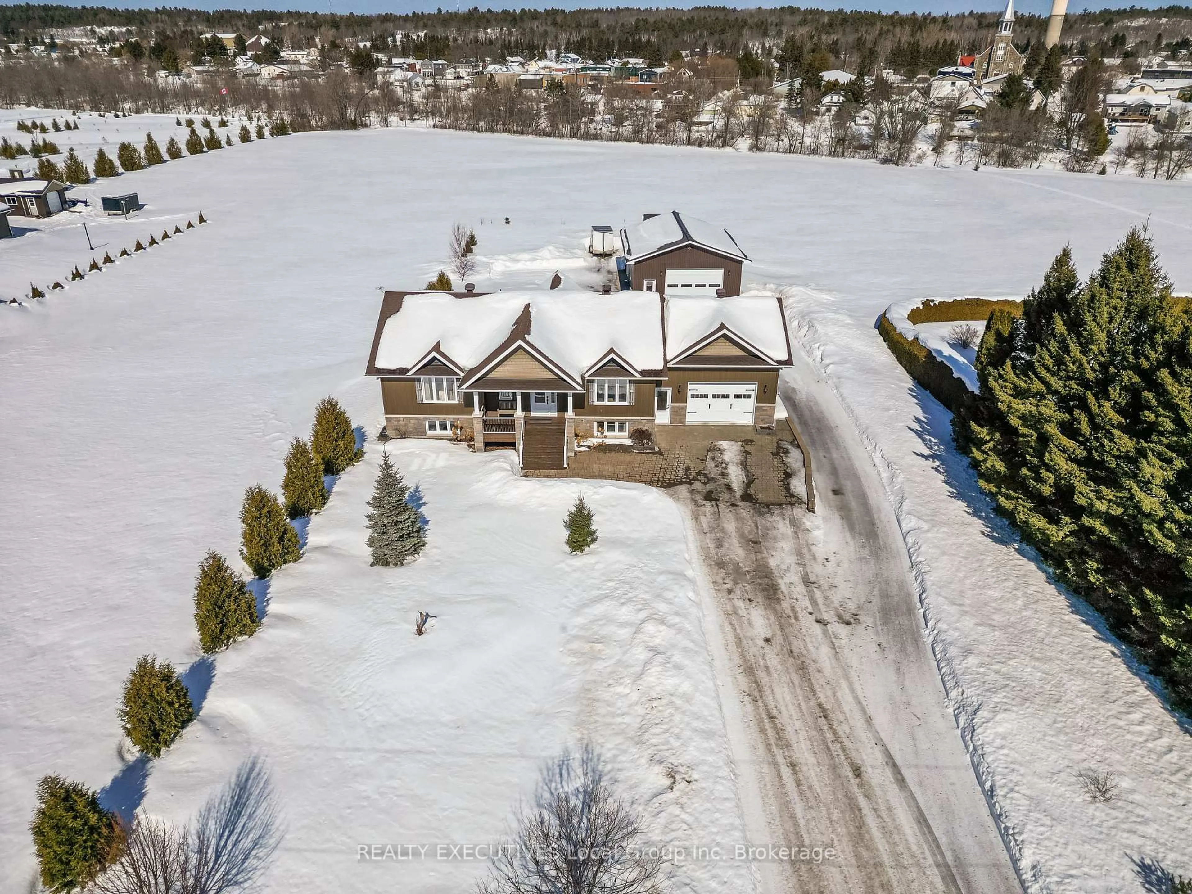 A pic from outside/outdoor area/front of a property/back of a property/a pic from drone, unknown for 933 Betty Rd, West Nipissing Ontario P0H 2M0