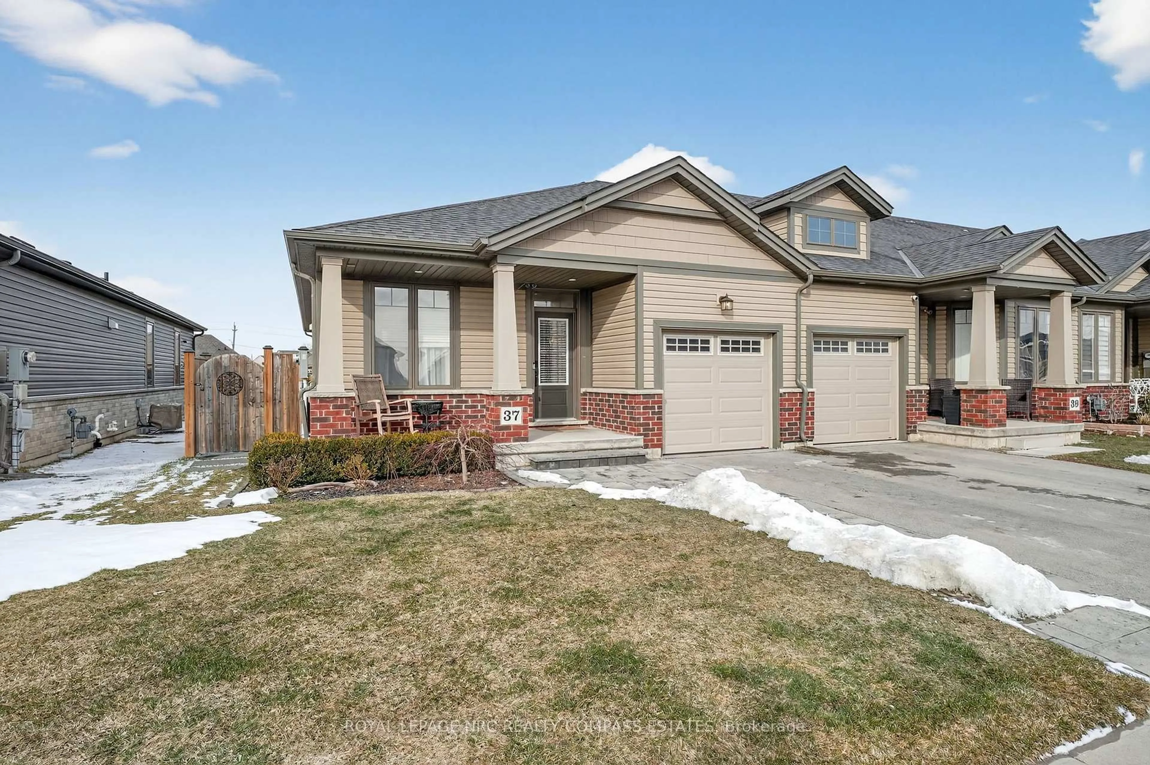 Home with brick exterior material, street for 37 Ellis Ave, St. Catharines Ontario L2P 0E6