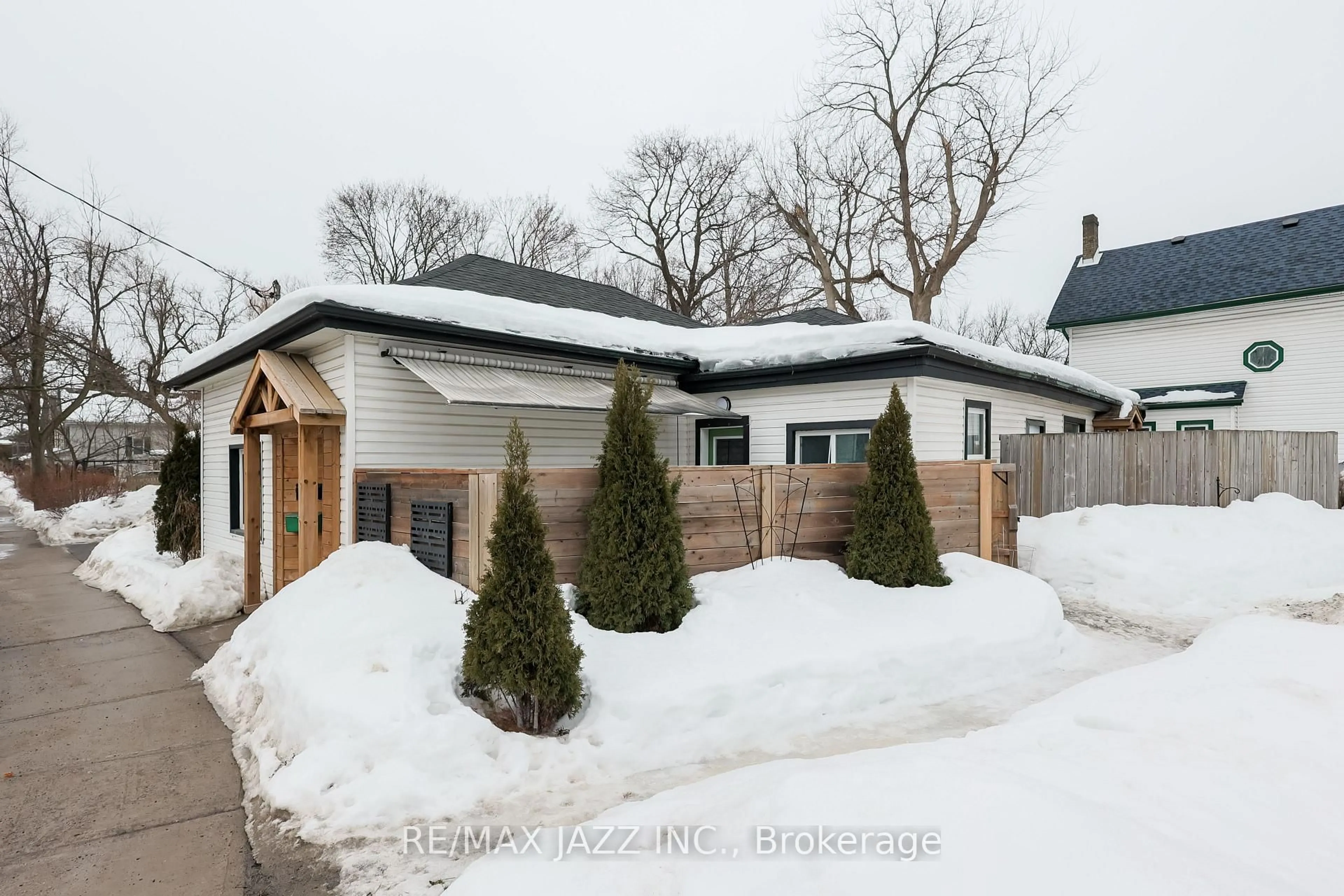 A pic from outside/outdoor area/front of a property/back of a property/a pic from drone, street for 515 Park St, Peterborough Ontario K9H 4R5