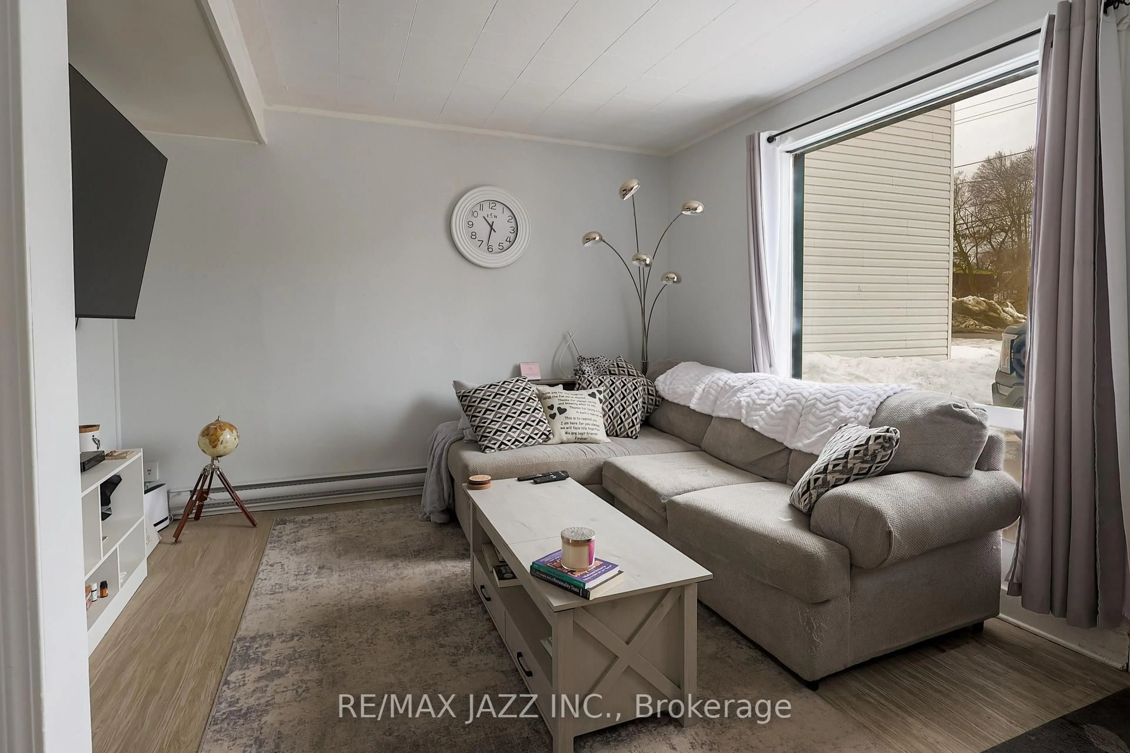 Living room with furniture, wood/laminate floor for 515 Park St, Peterborough Ontario K9H 4R5