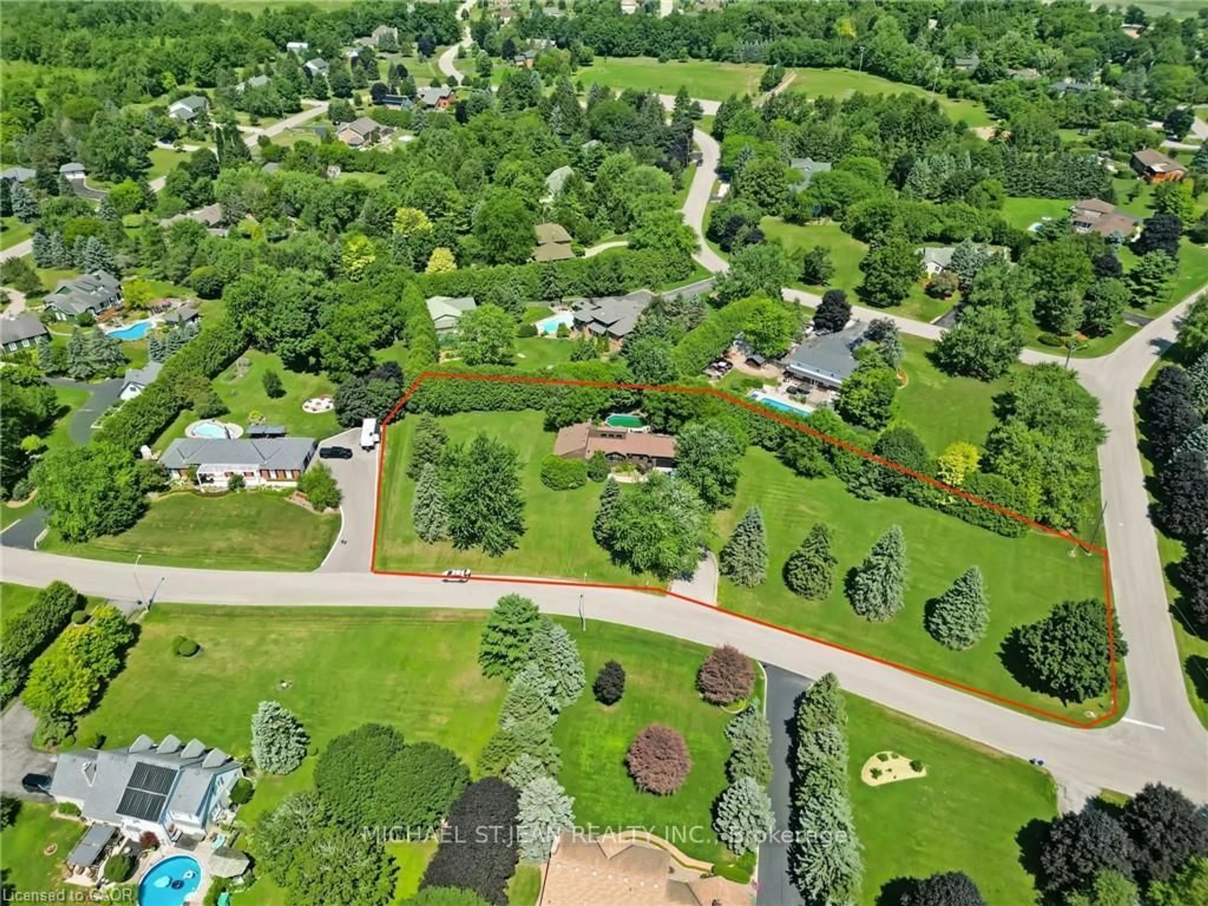A pic from outside/outdoor area/front of a property/back of a property/a pic from drone, forest/trees view for 11 Weneil Dr, Hamilton Ontario L8B 0Z6