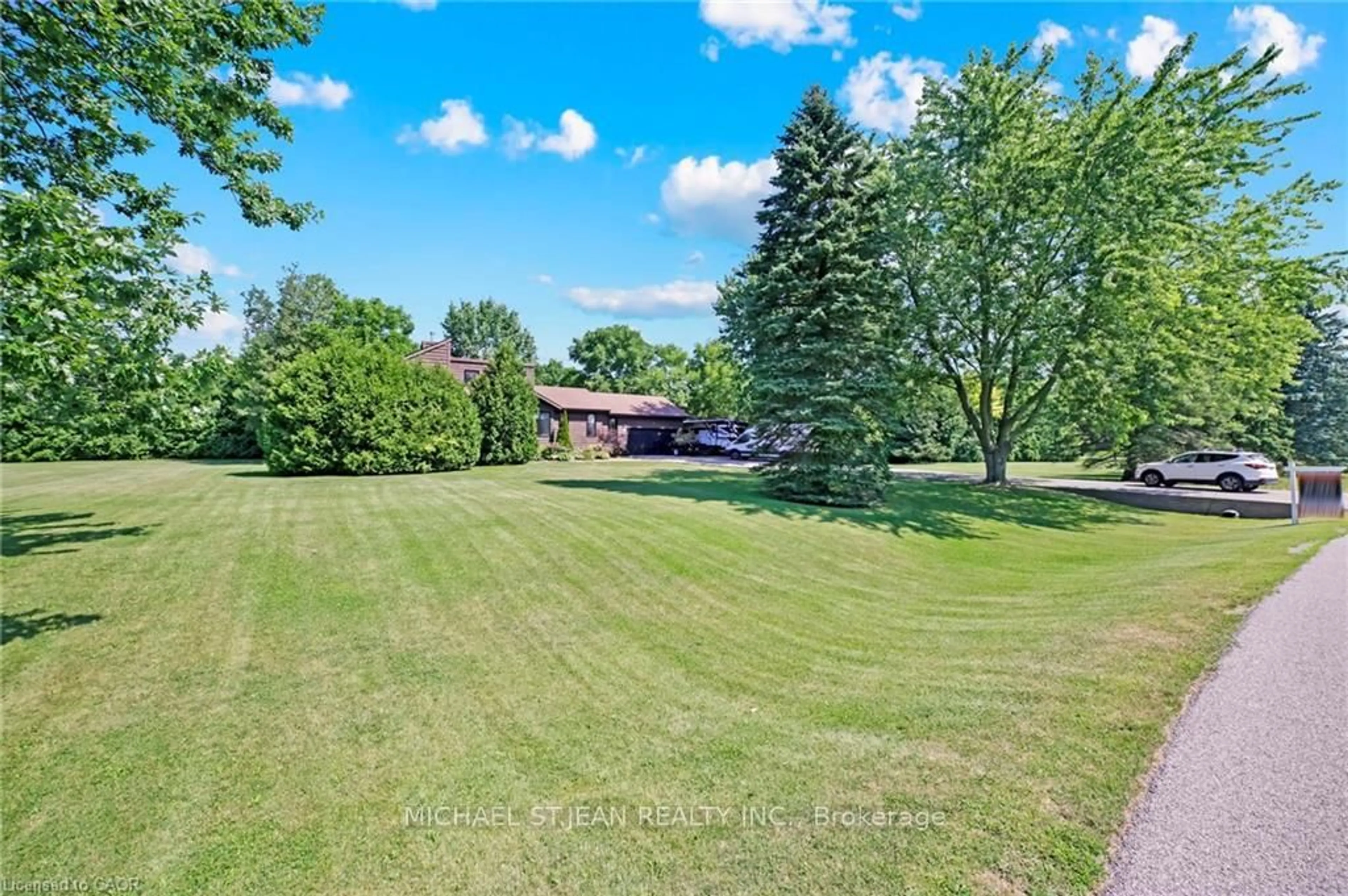 A pic from outside/outdoor area/front of a property/back of a property/a pic from drone, water/lake/river/ocean view for 11 Weneil Dr, Hamilton Ontario L8B 0Z6