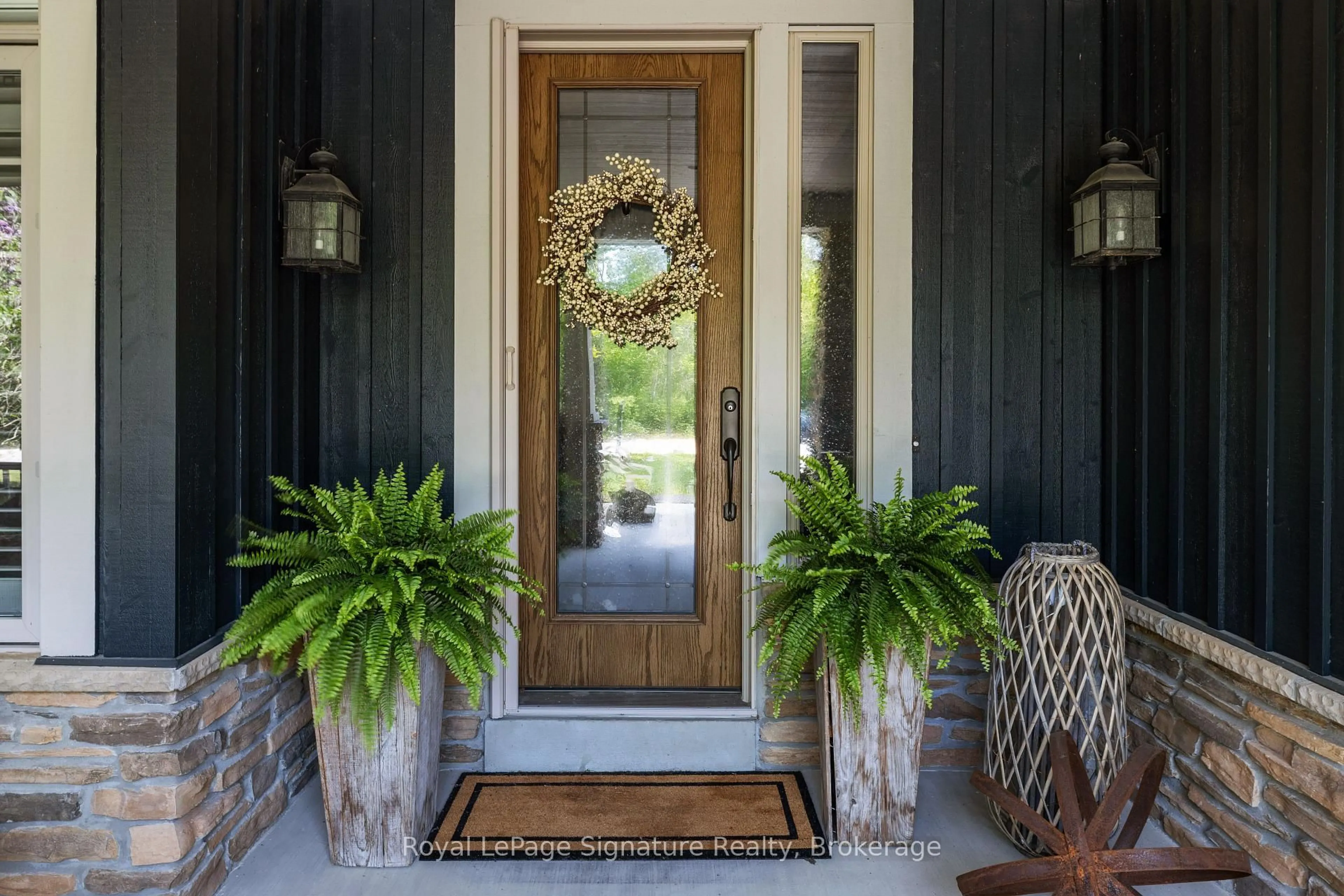 Indoor entryway for 149 East Ridge Dr, Blue Mountains Ontario N0H 2P0