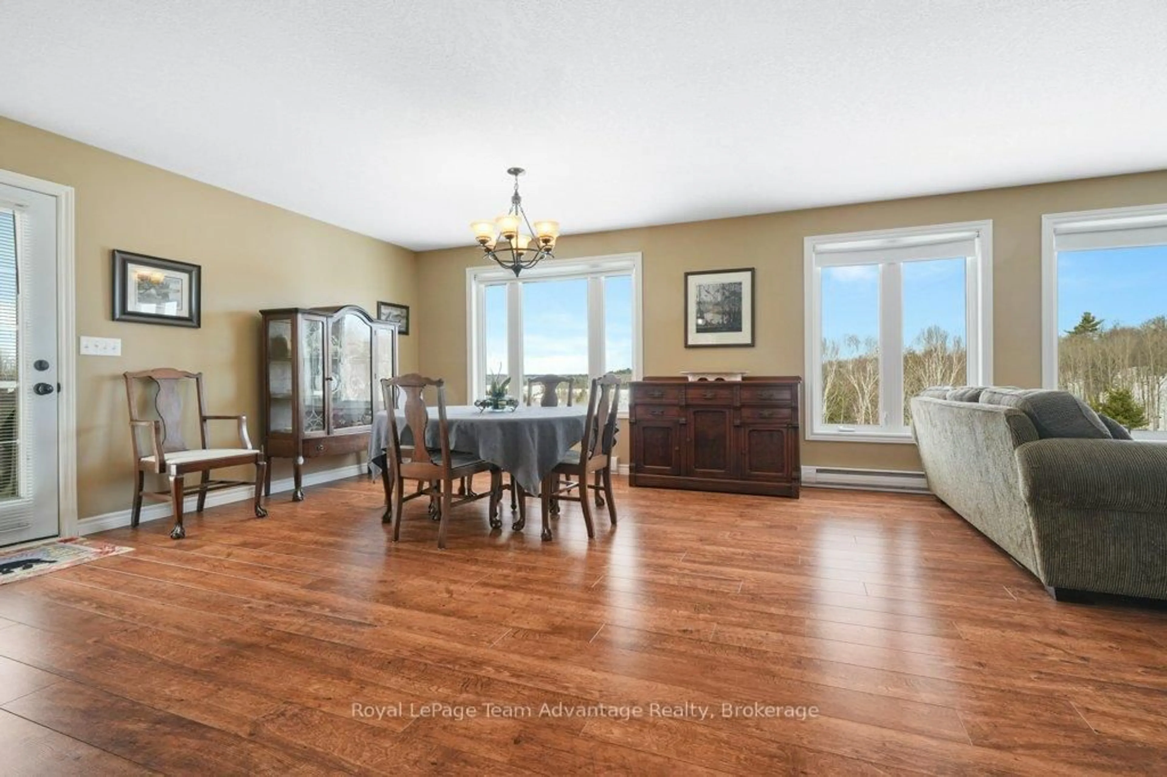 Dining room, wood/laminate floor for 520 Star Lake Rd, Seguin Ontario P2A 1J0
