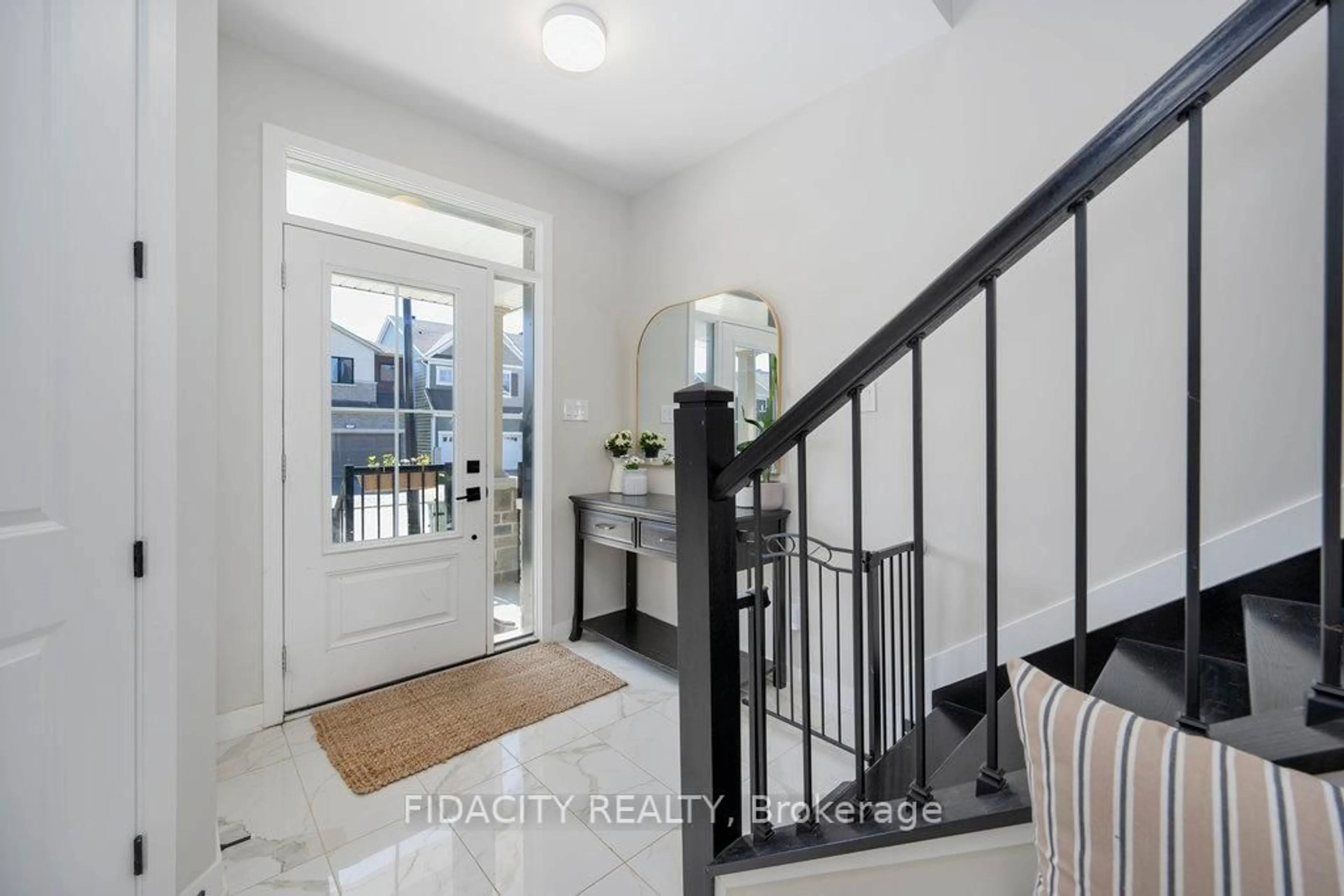 Indoor entryway for 183 Yearling Circ, Richmond Ontario K0A 2Z0