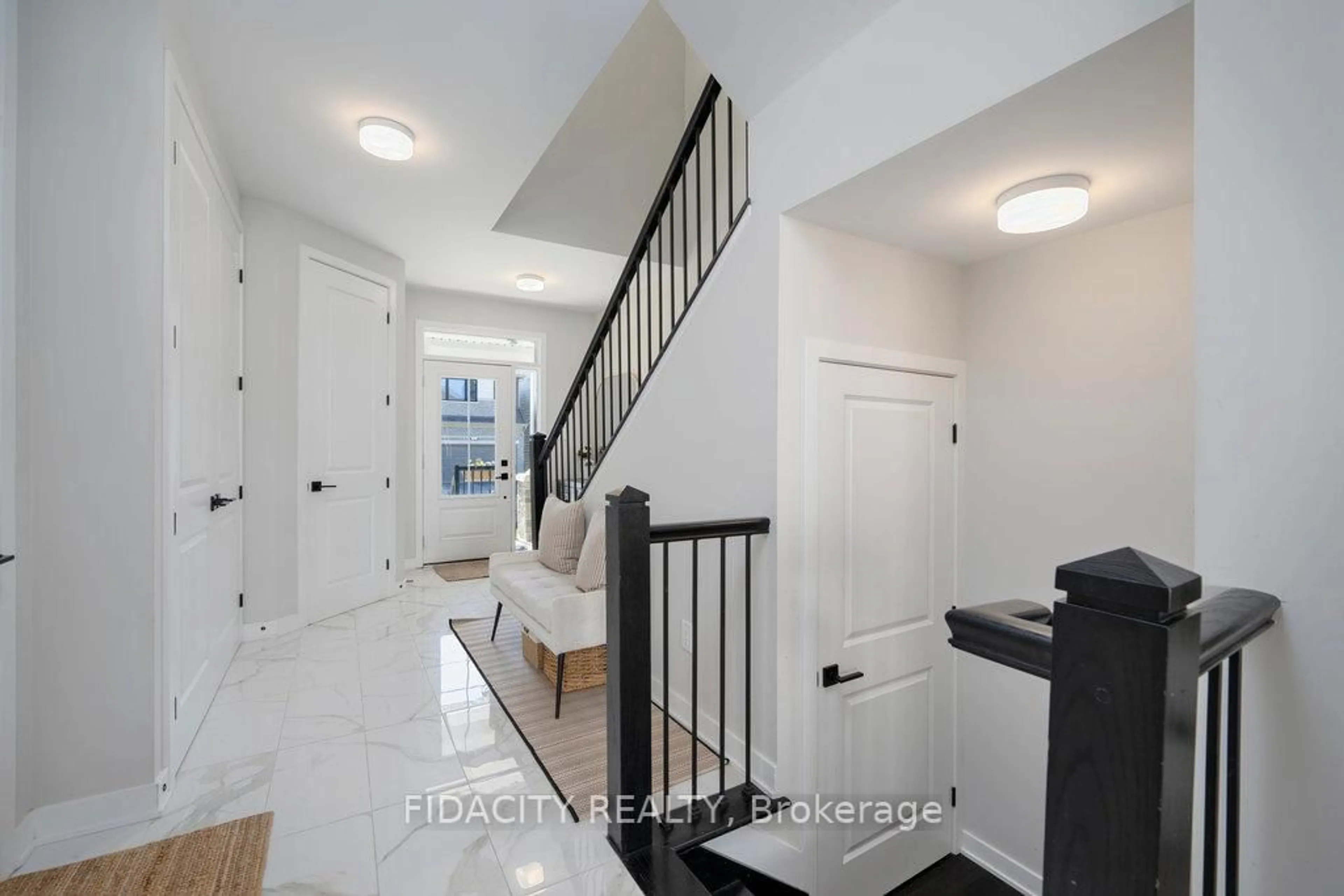 Indoor entryway for 183 Yearling Circ, Richmond Ontario K0A 2Z0