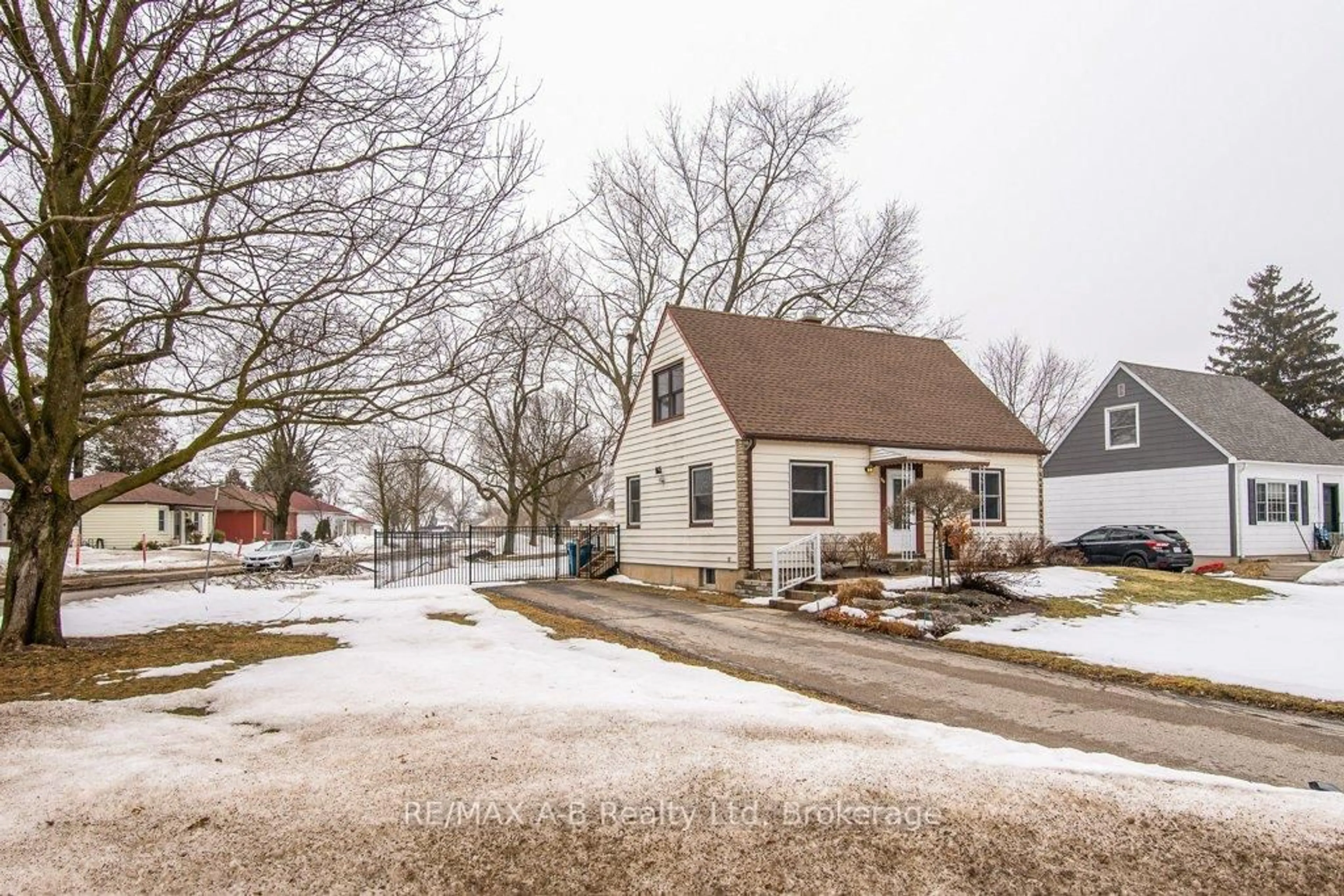 Unknown for 54 Glastonbury Dr, Stratford Ontario N5A 6B4