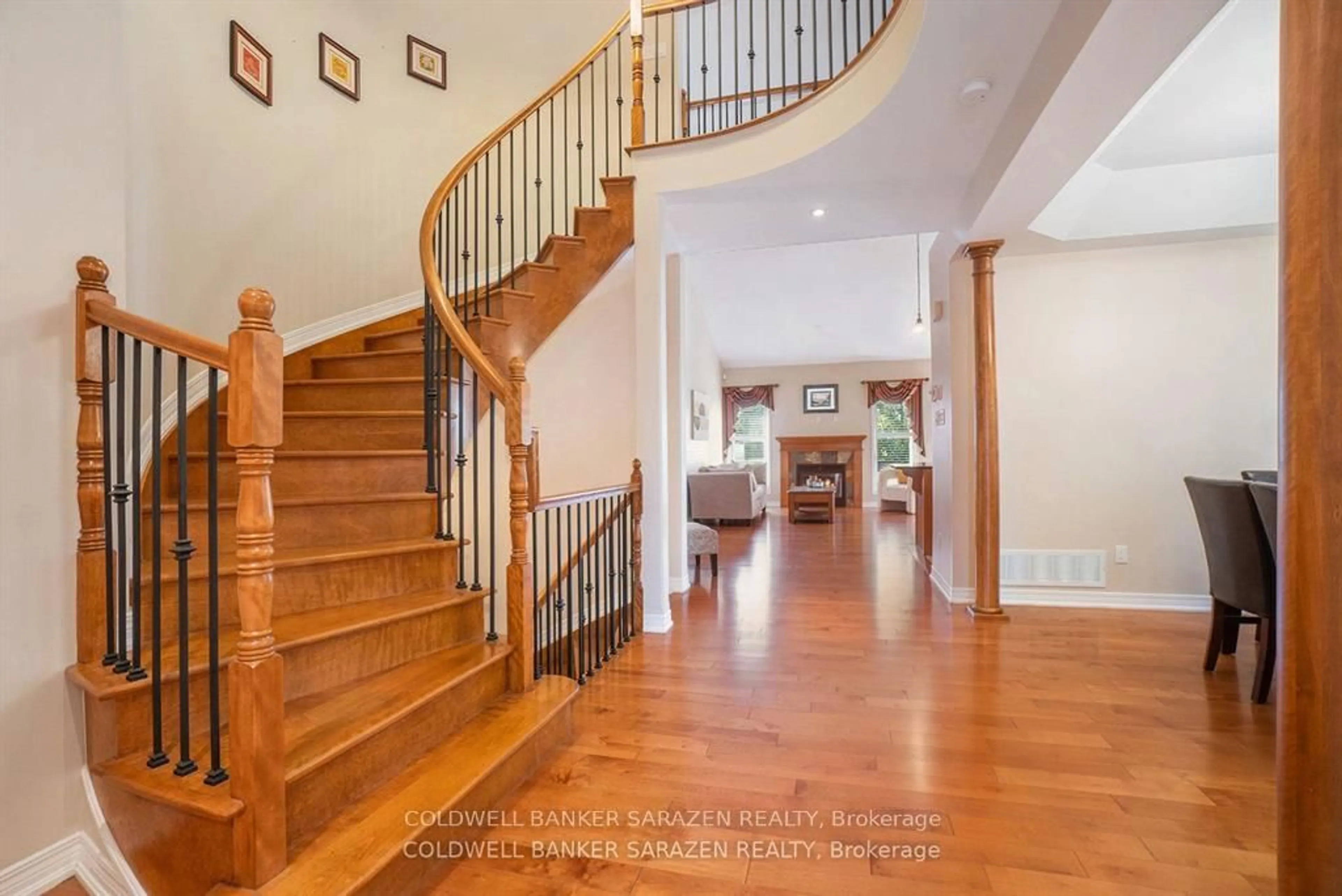 Indoor foyer for 221 Madhu Cres, Ottawa Ontario K2C 4J2