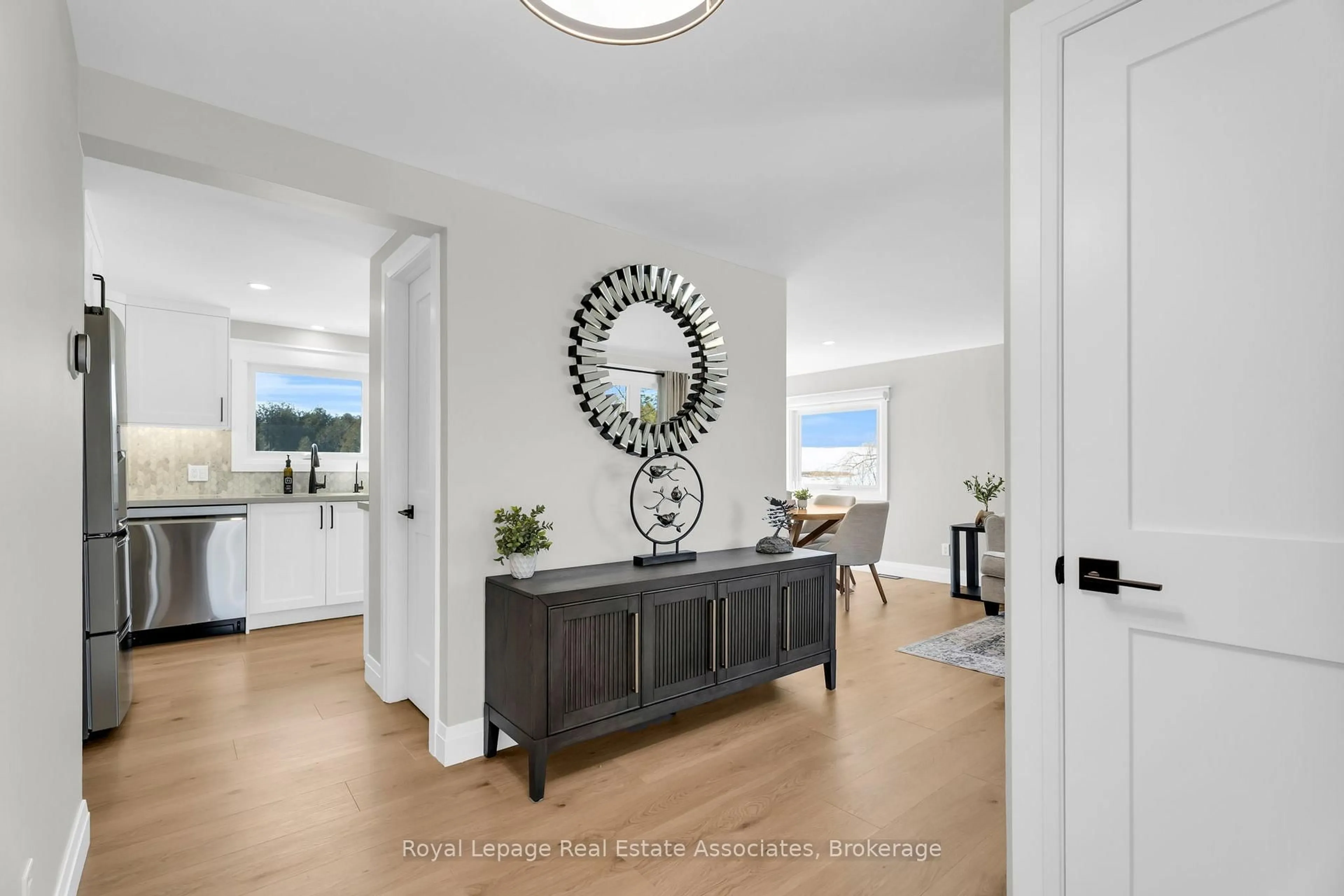 Indoor entryway for 475352 County Road 11, Amaranth Ontario L9V 1L1