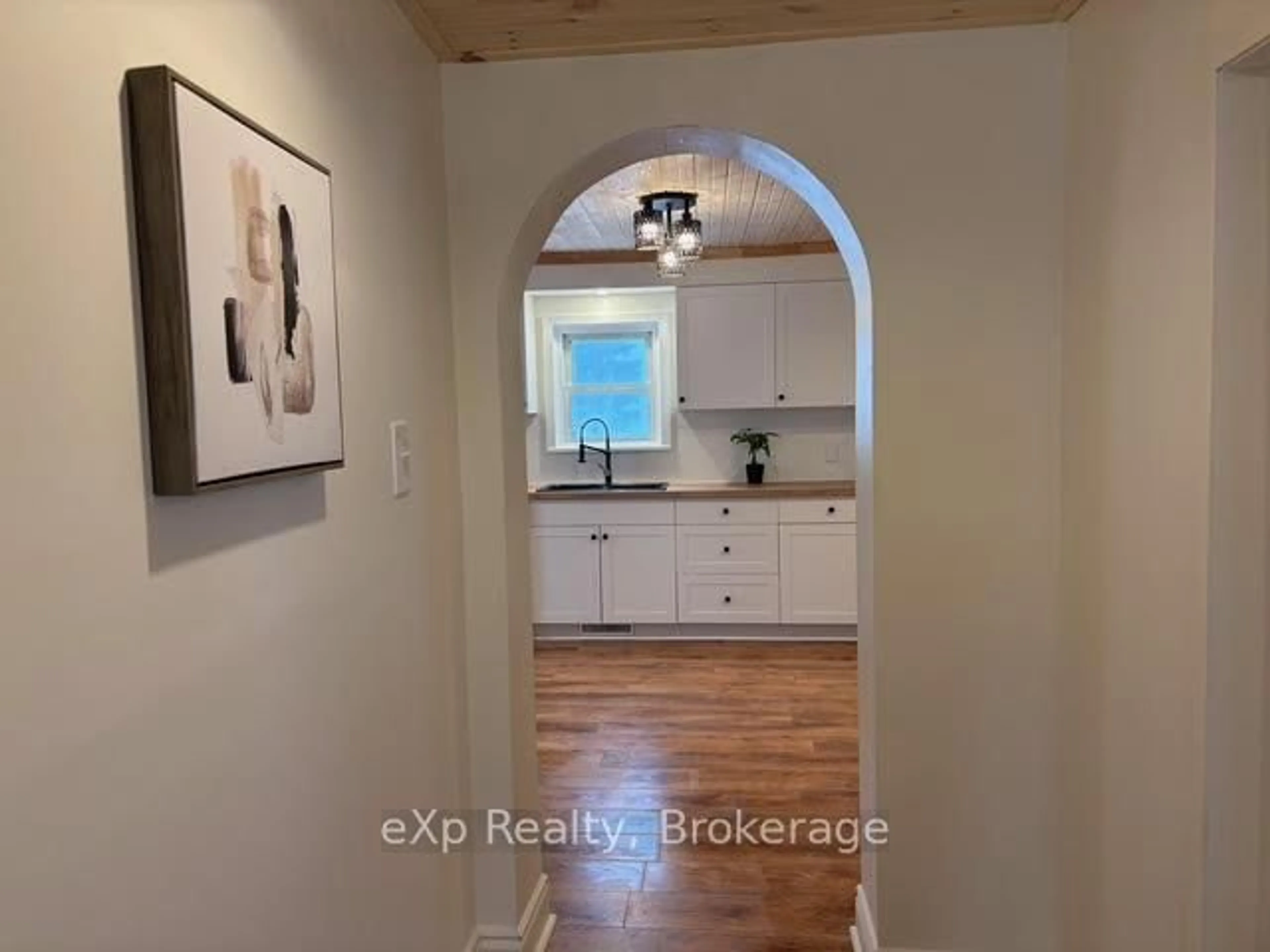 Indoor entryway for 601 Drive-In Rd, West Nipissing Ontario P2B 2R1