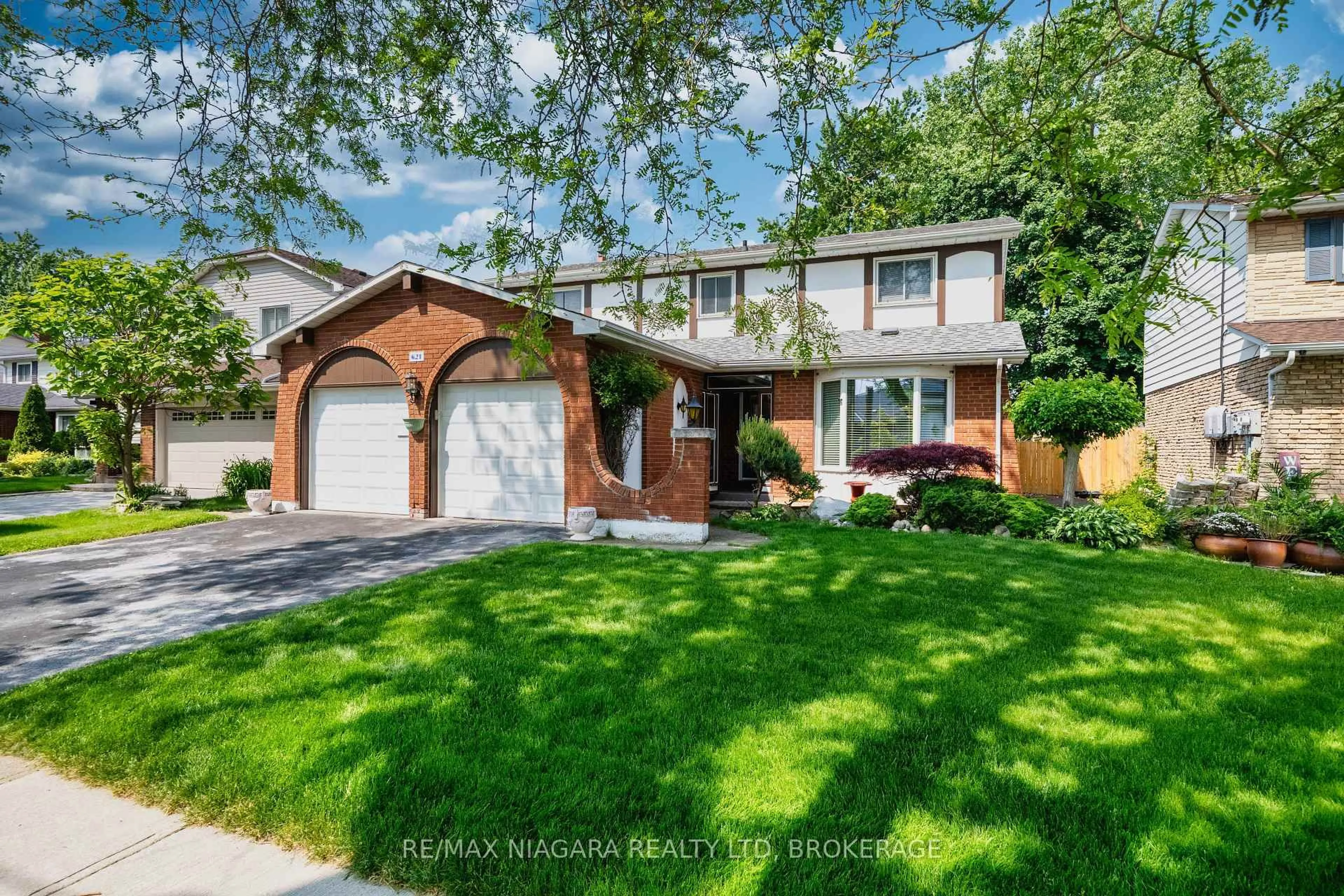 Home with brick exterior material, street for 621 Lake St, St. Catharines Ontario L2N 6H4