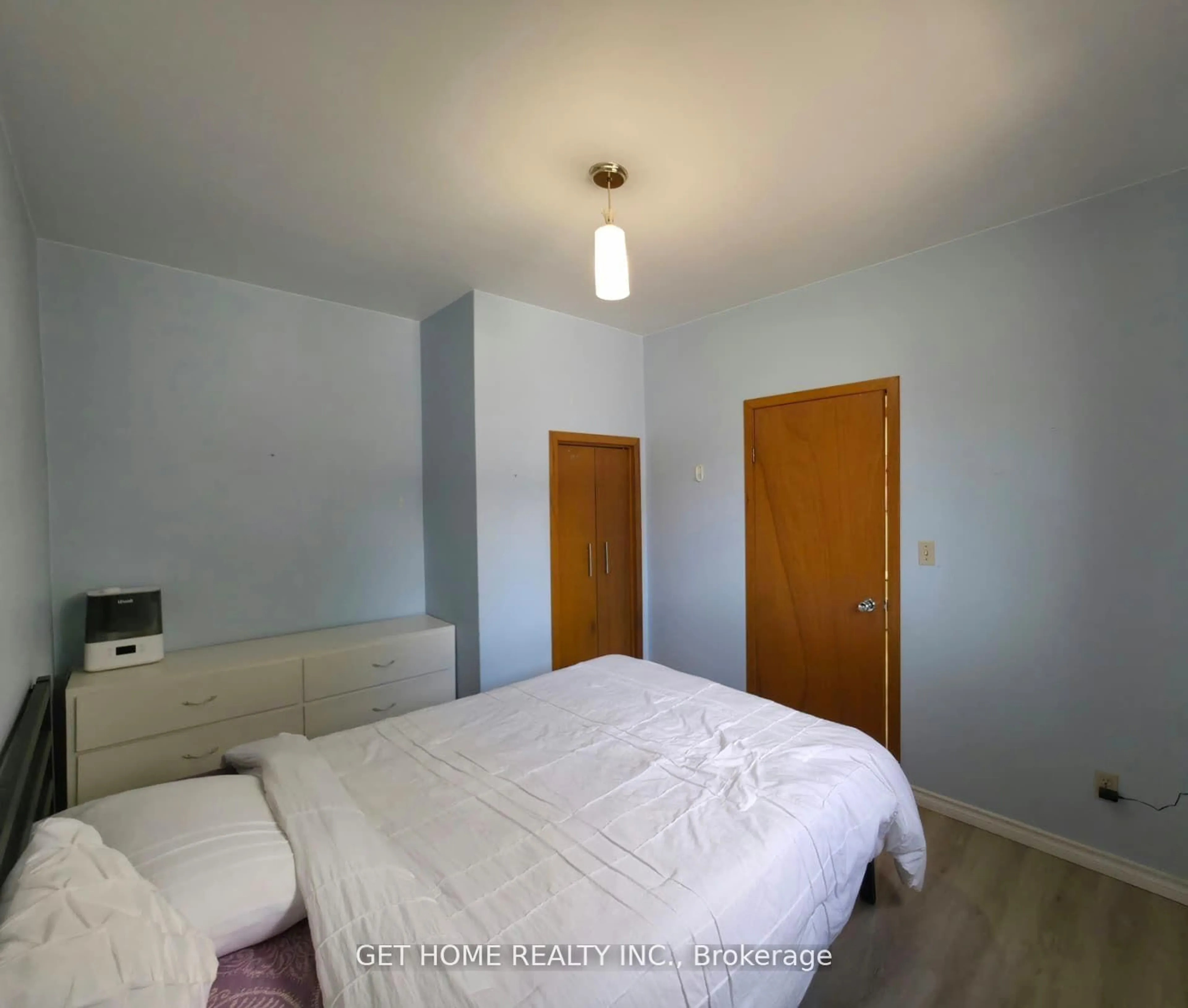 A pic of a room for 30 Emilie St, Brant Ontario N3S 1S4