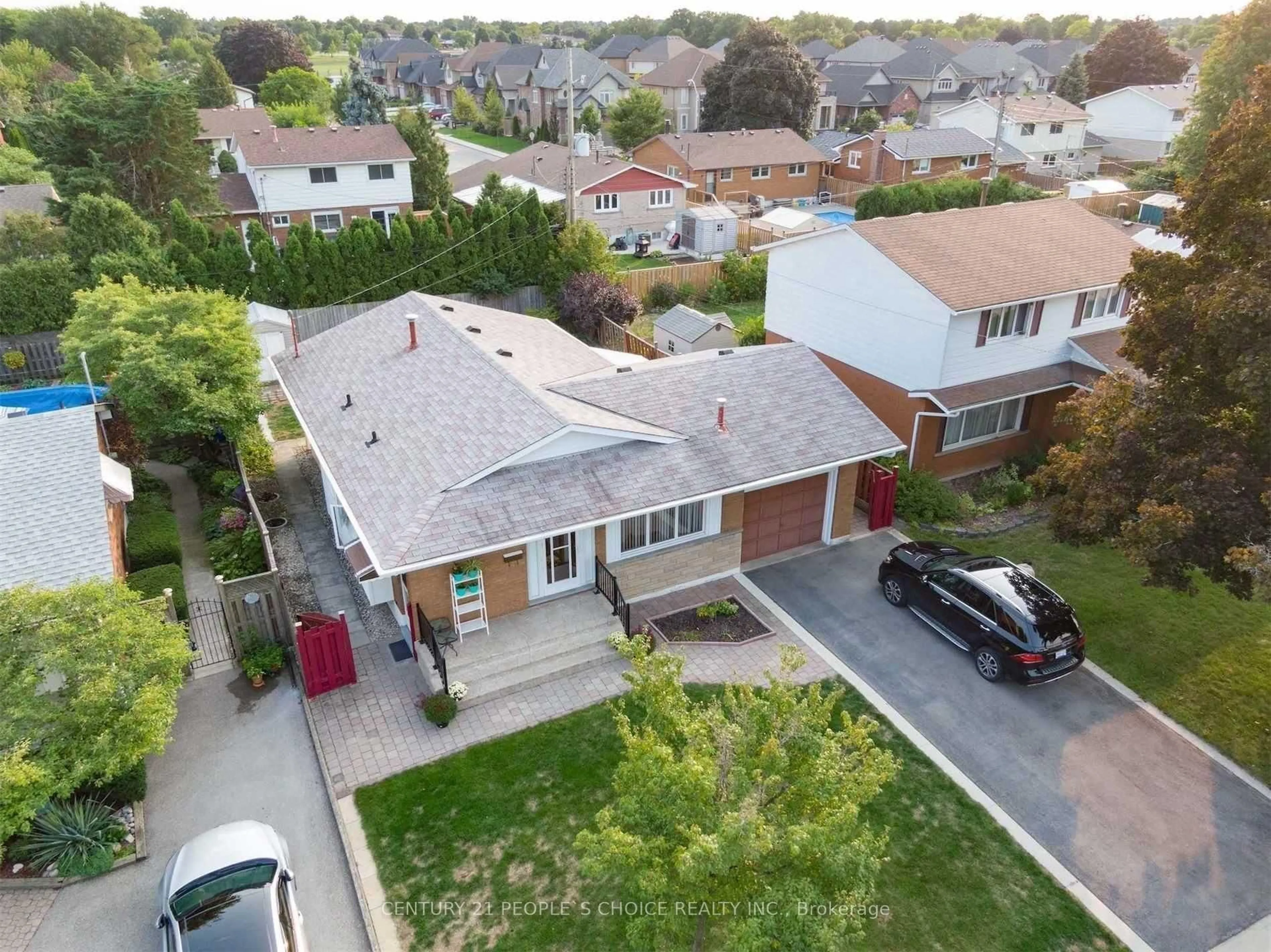 A pic from outside/outdoor area/front of a property/back of a property/a pic from drone, street for 25 Darlington Dr, Hamilton Ontario L9C 2L8