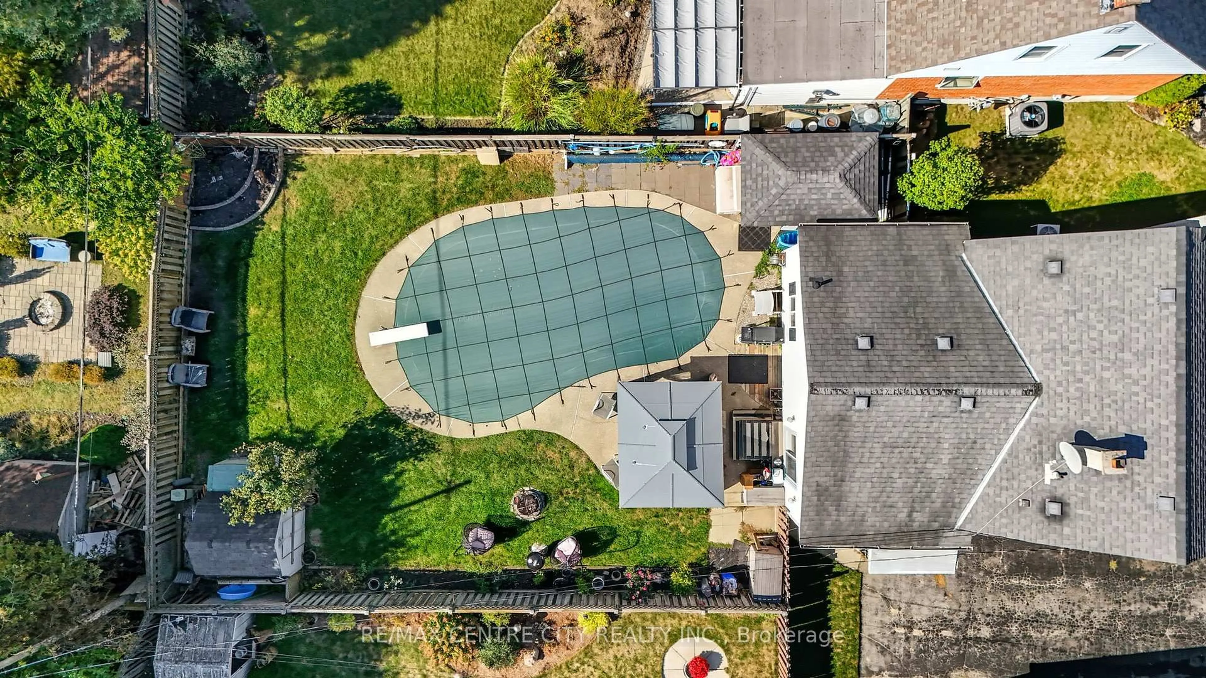 A pic from outside/outdoor area/front of a property/back of a property/a pic from drone, unknown for 75 Glass Ave, London East Ontario N5W 1Z8