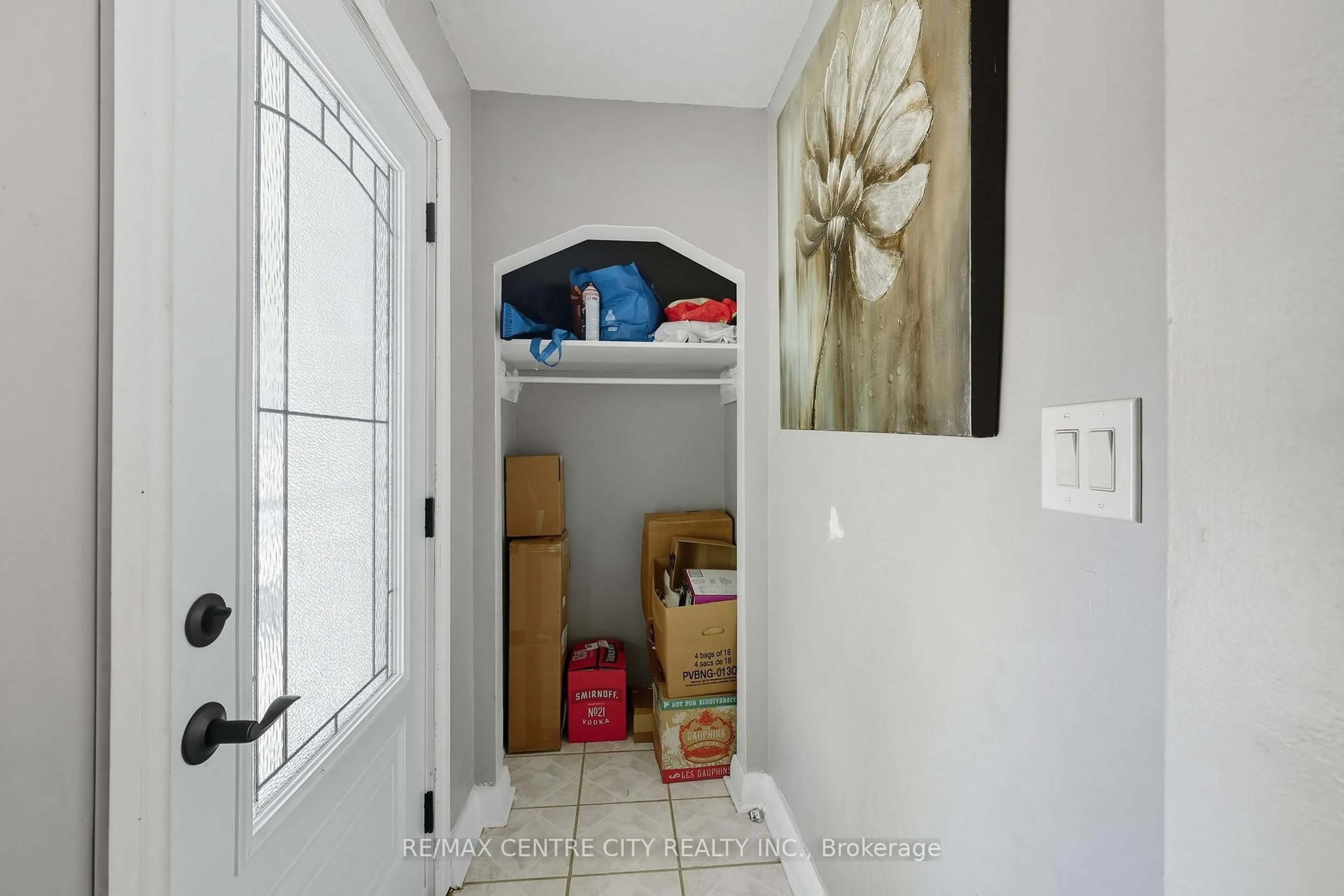 Indoor entryway for 75 Glass Ave, London East Ontario N5W 1Z8