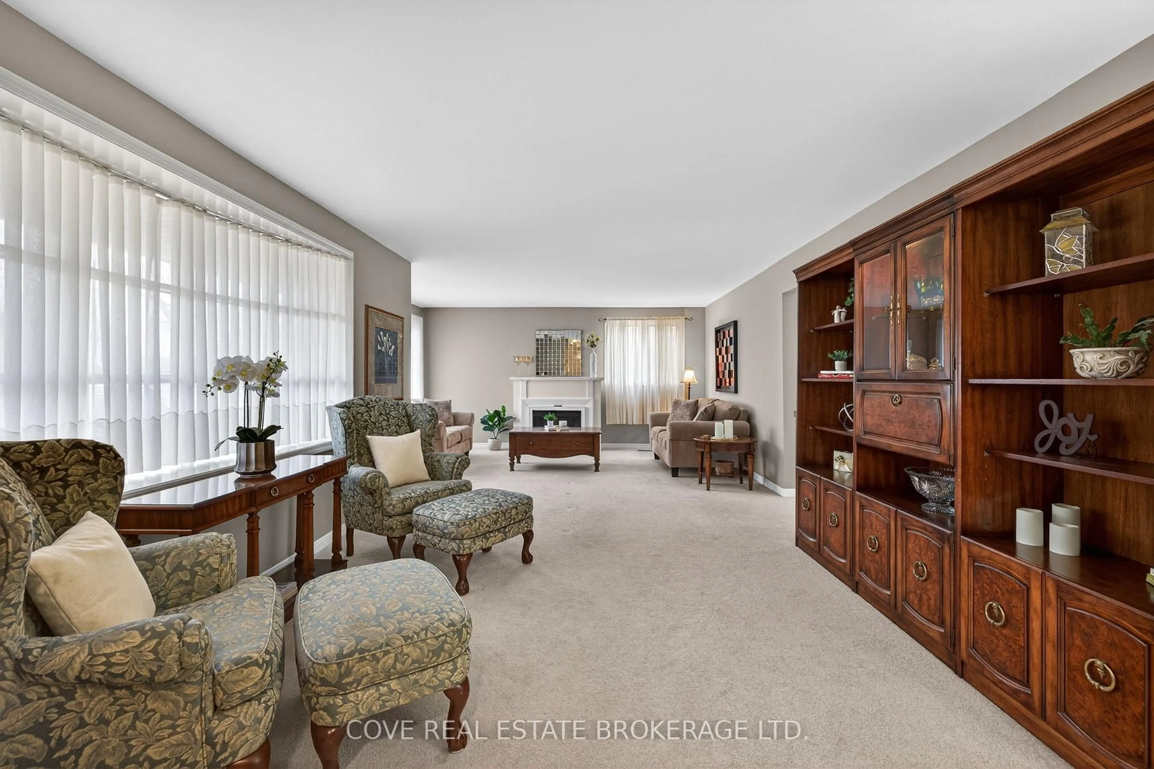 Living room with furniture, unknown for 70 Elmgrove Cres, London South Ontario N6J 4H1