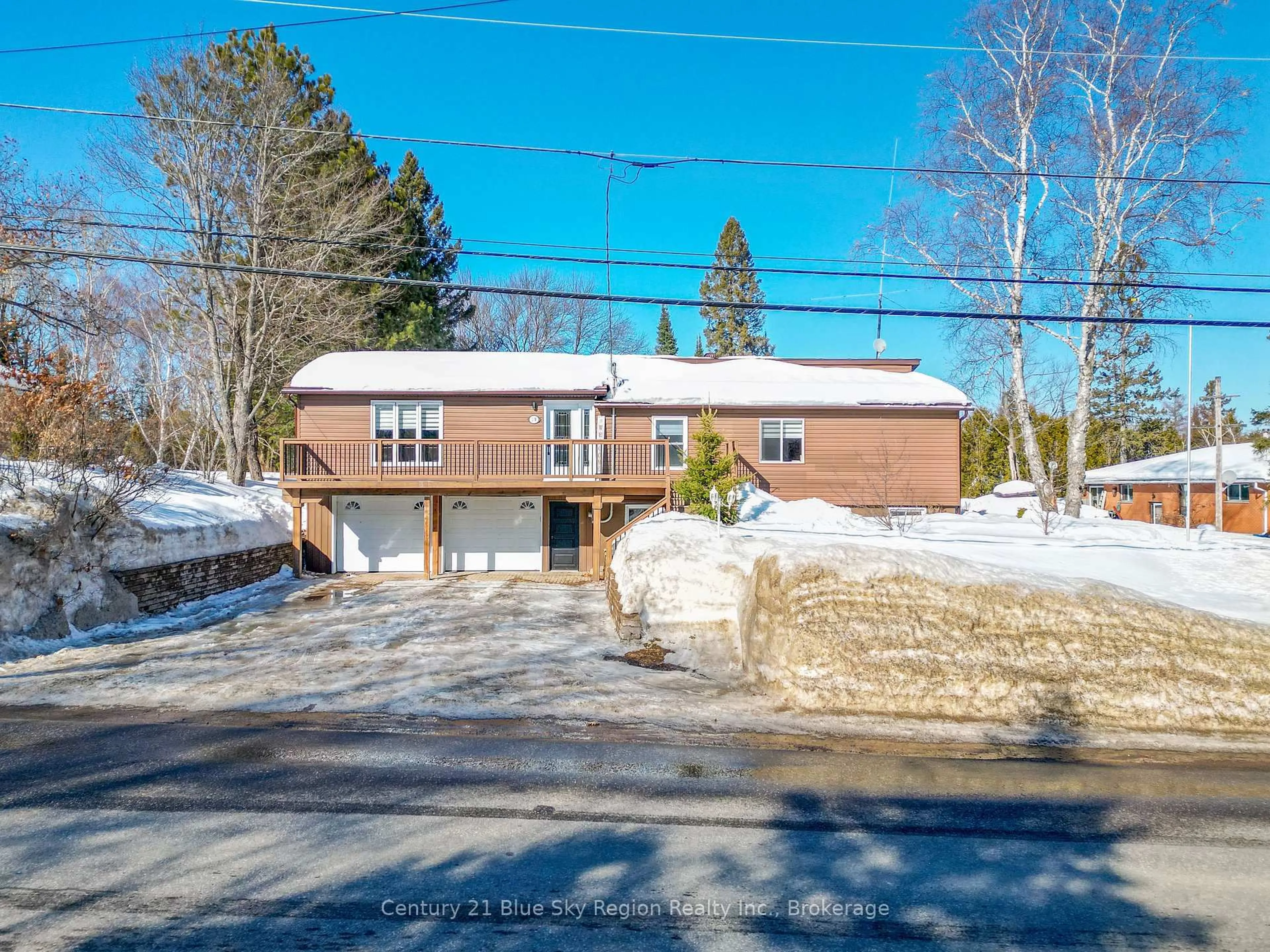 A pic from outside/outdoor area/front of a property/back of a property/a pic from drone, street for 278 Tower Dr, North Bay Ontario P1B 8G2