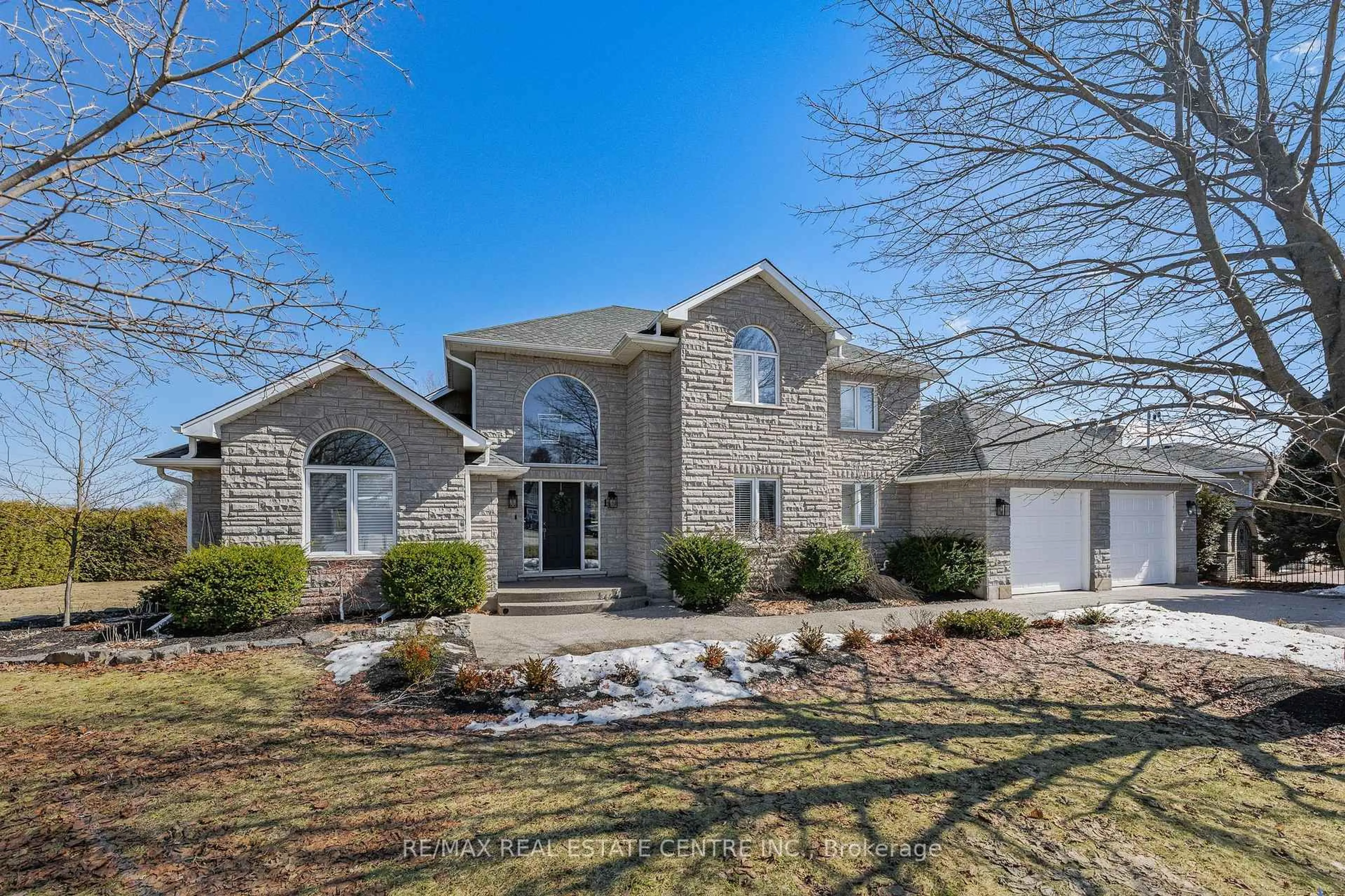 Home with brick exterior material, unknown for 1 Brown Ave, Cambridge Ontario N1R 5S3