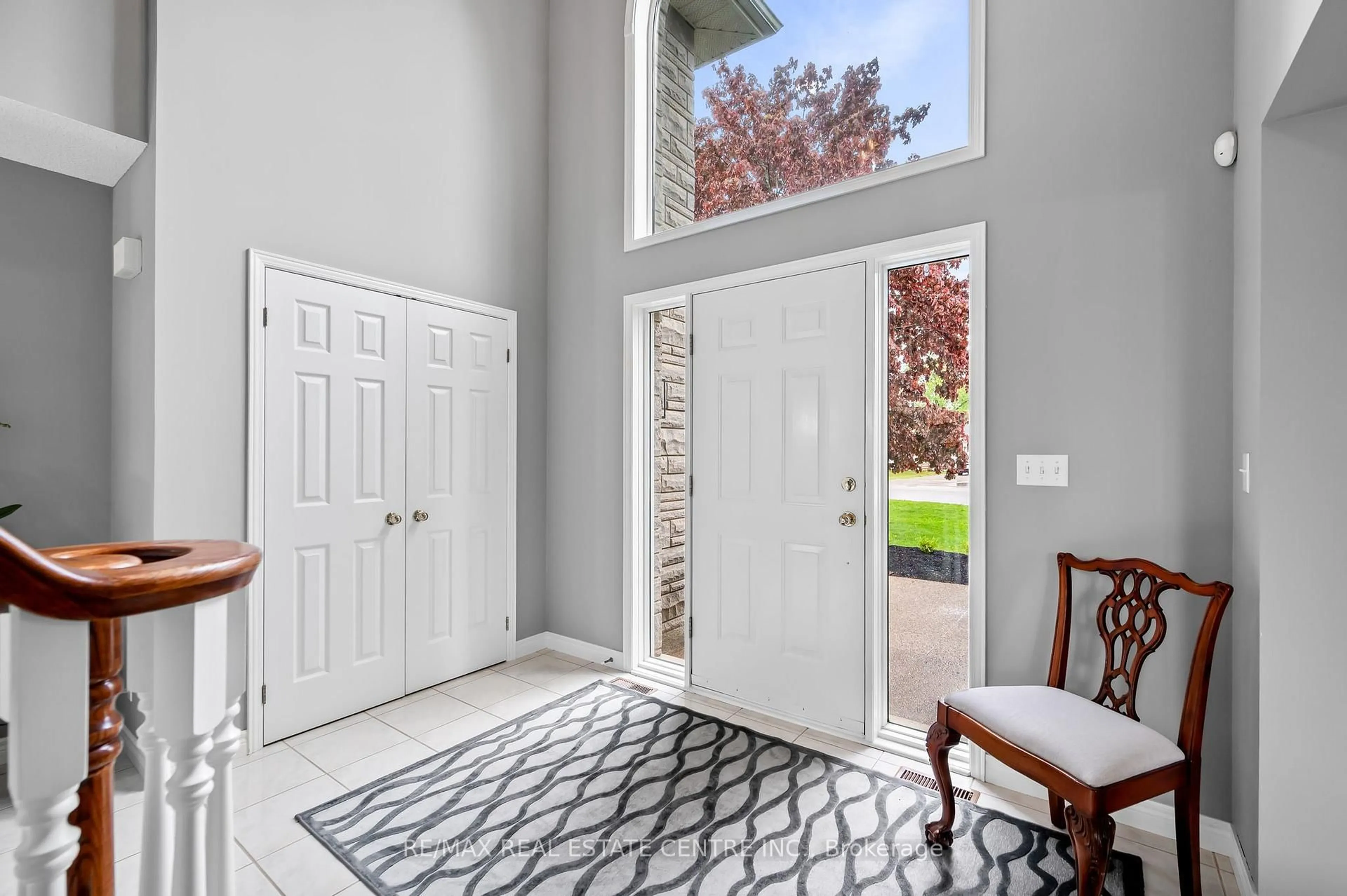 Indoor entryway for 1 Brown Ave, Cambridge Ontario N1R 5S3