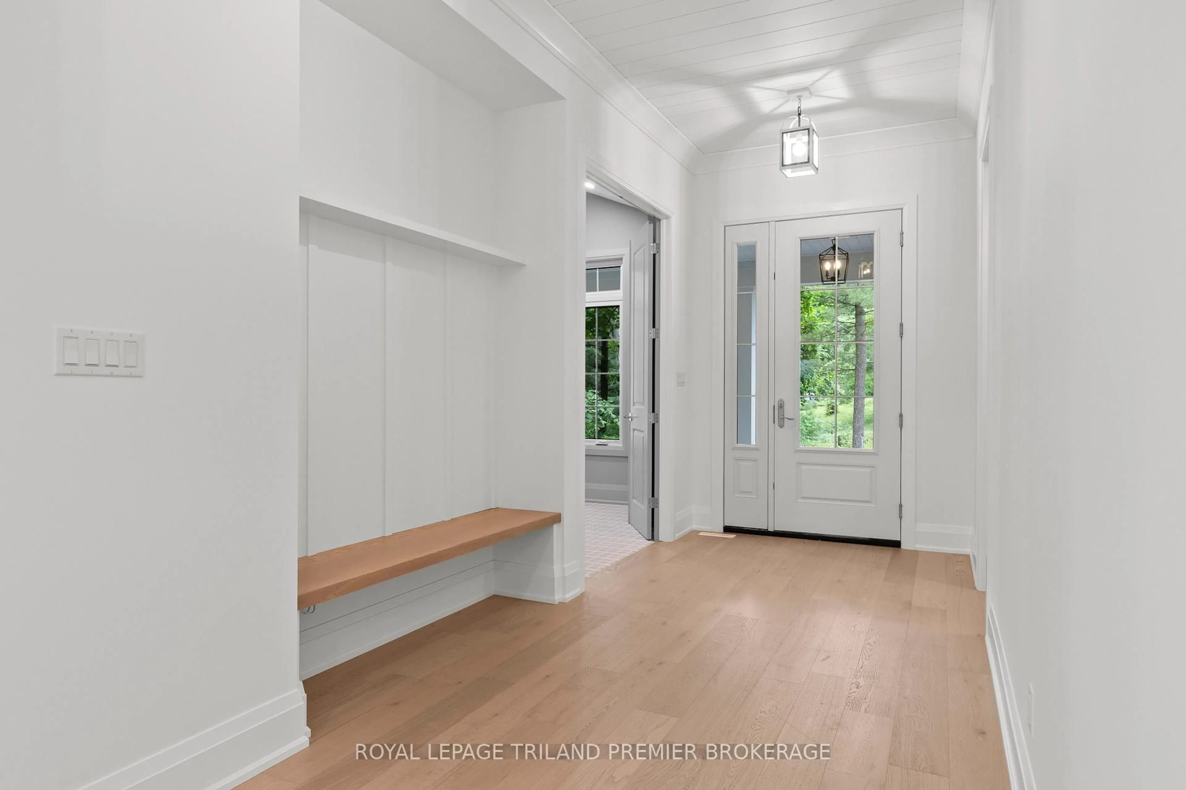 Indoor entryway for 9940 Ontario St, Lambton Shores Ontario N0M 2L0