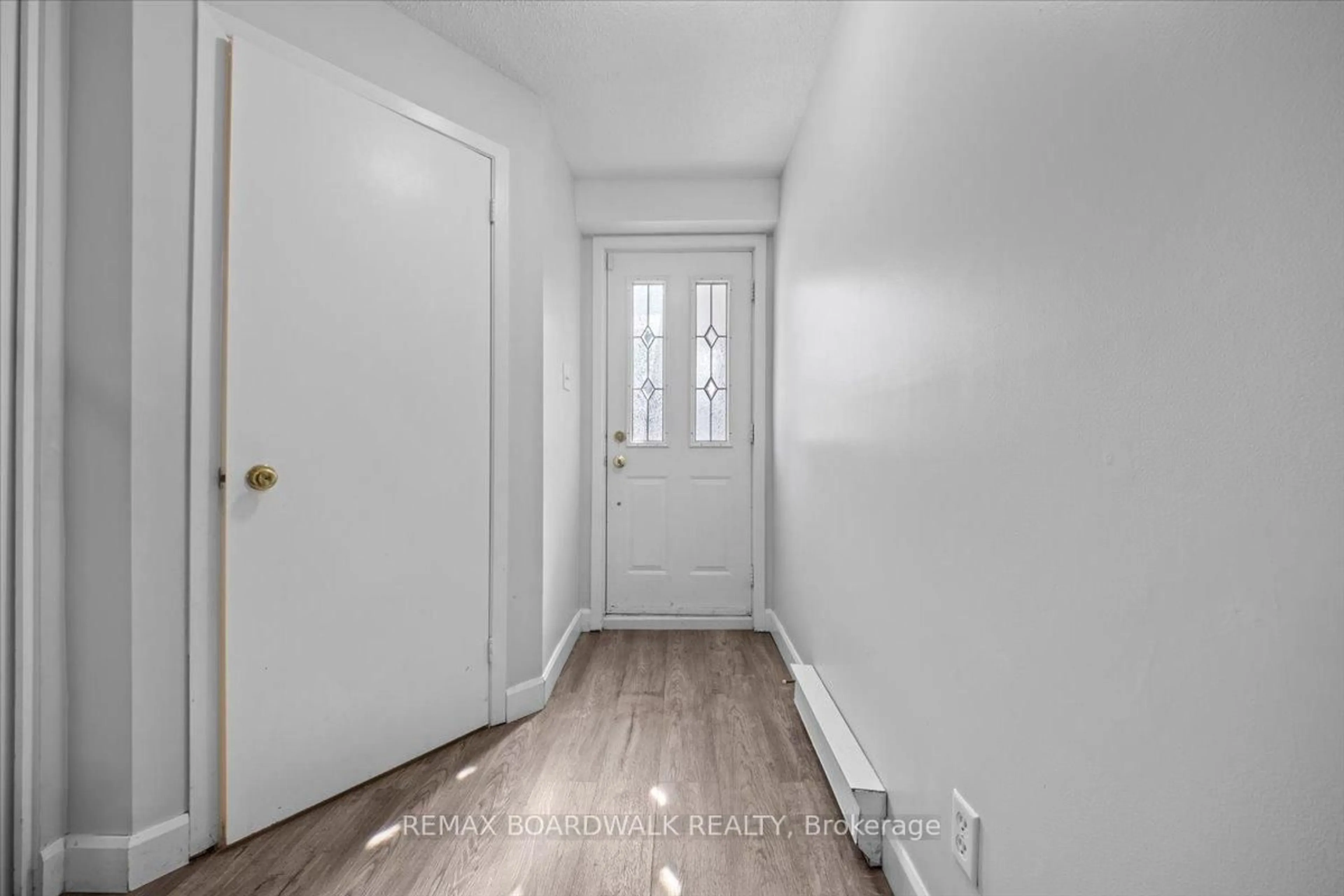 Indoor entryway for 1513 Thurlow St, Orleans Ontario K4A 2K9