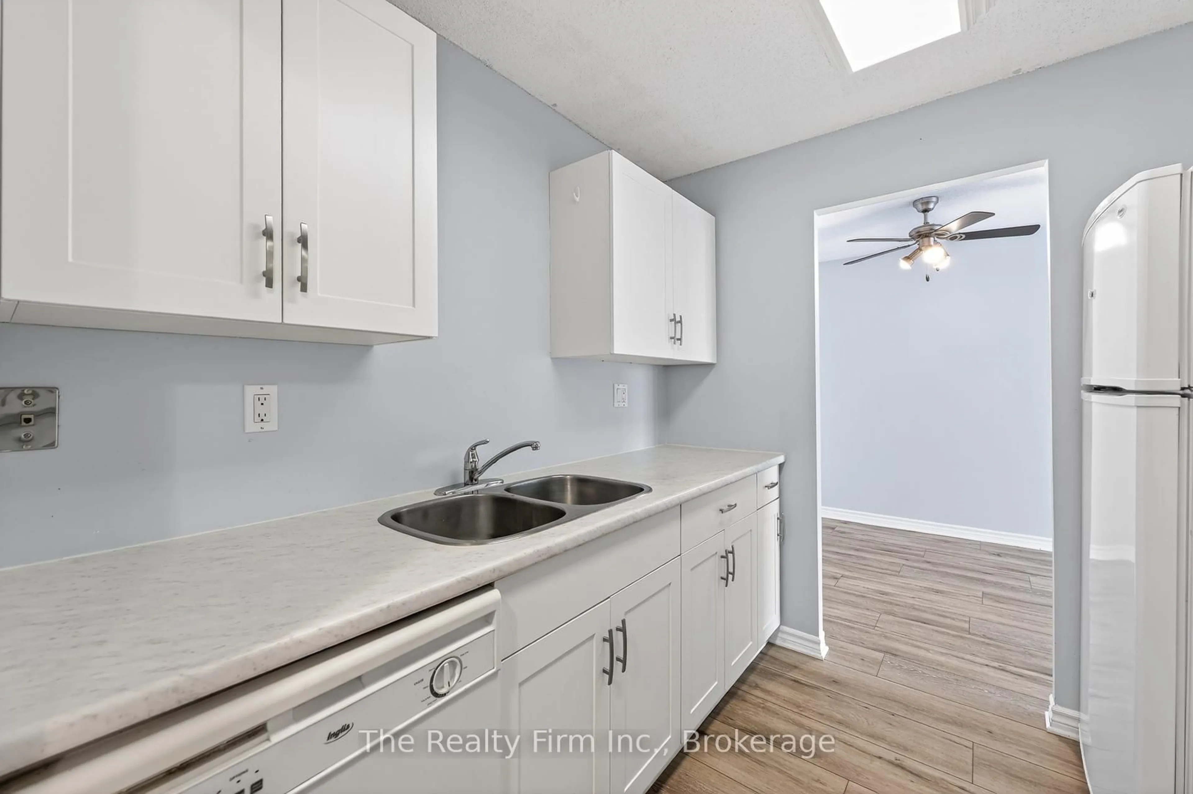 Standard kitchen, unknown for 45 Pond Mills Rd #1515, London South Ontario N5Z 4W5