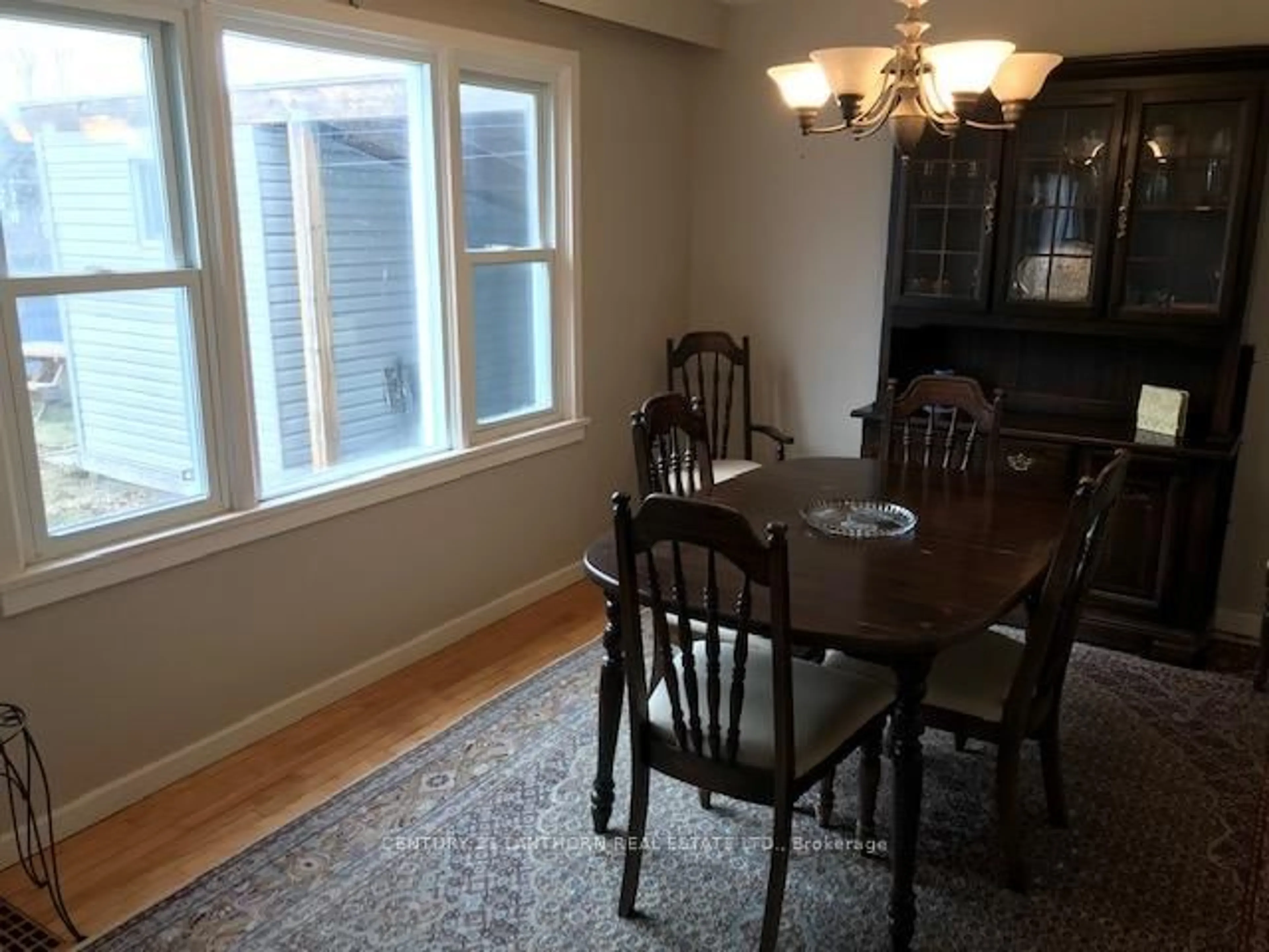 Dining room, wood/laminate floor for 32 Ortona Circ, Prince Edward County Ontario K0K 2T0